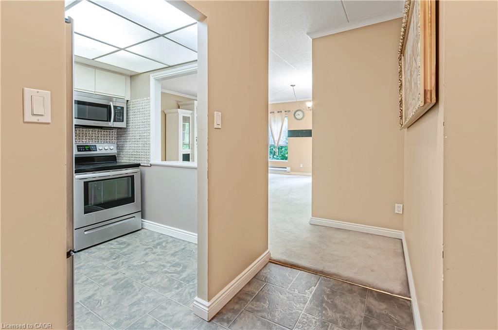 Unit 106 - 249 Major Mackenzie Drive E, Richmond Hill 4