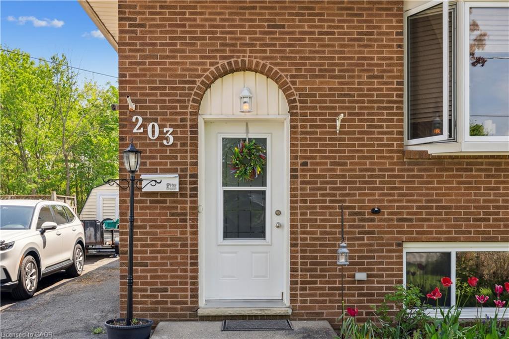 Unit Upper - 203 Commercial Street, Welland 3