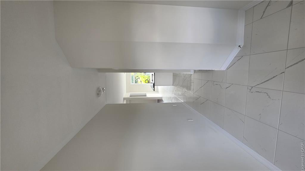 233 Postill Street, Paris 4