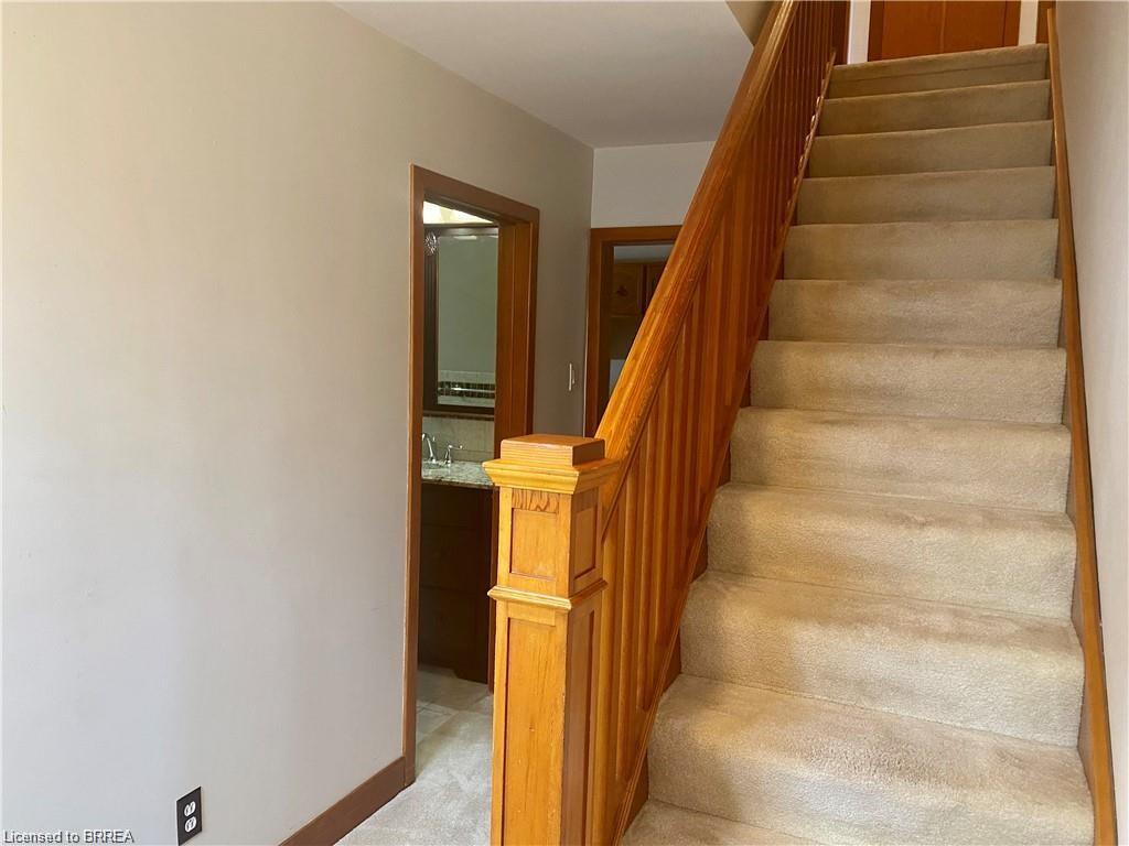 8 Sterling Street, Brantford 3
