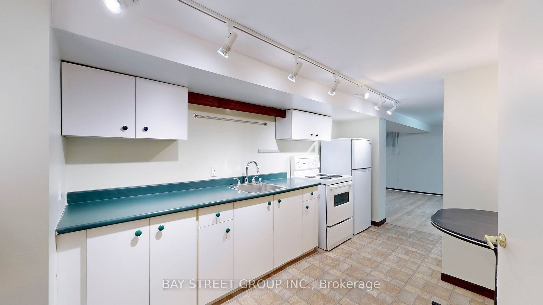 Unit Basement - 390 Roehampton Avenue, Toronto 5
