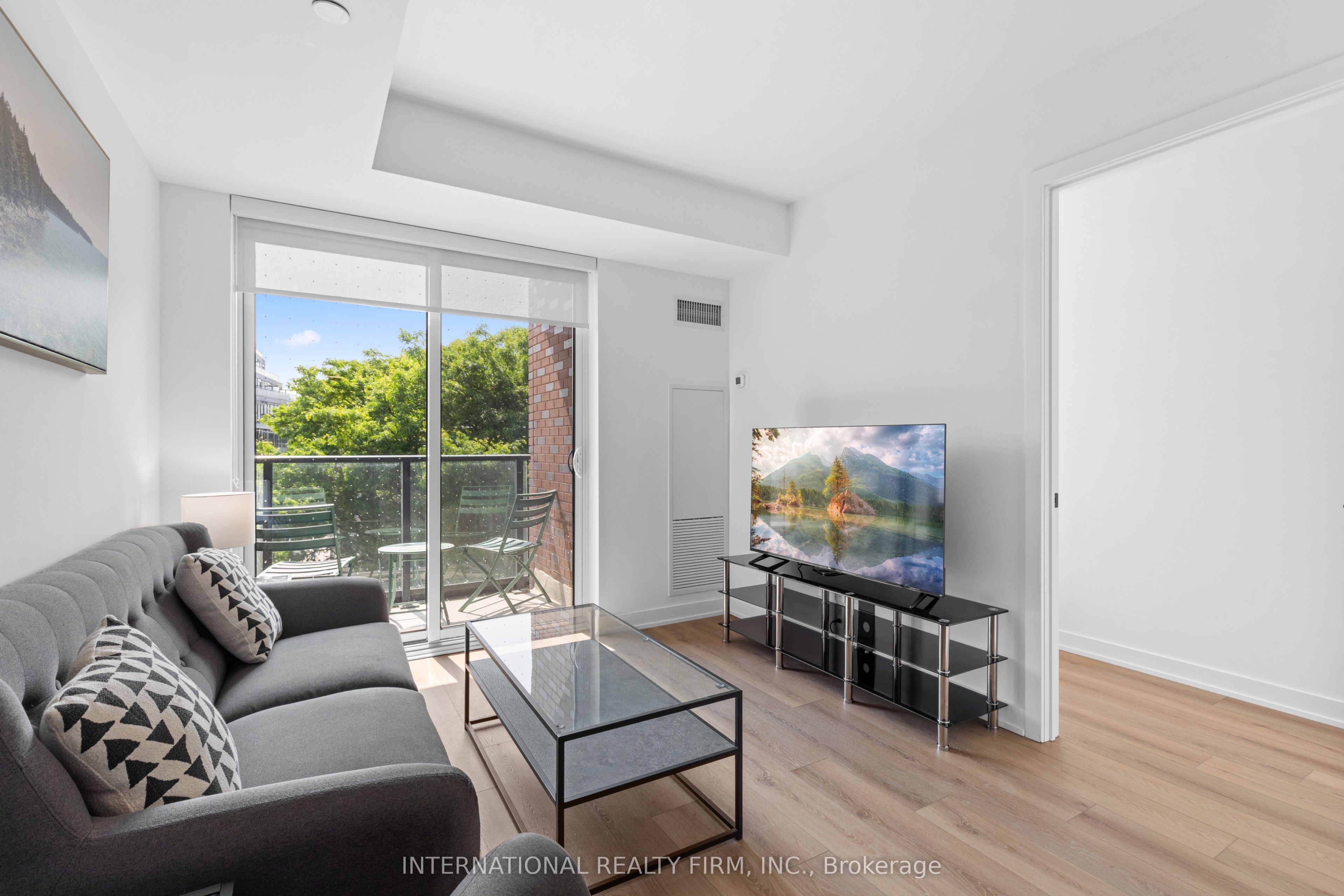 Unit 409 - 5 Lakeview Avenue, Toronto 5