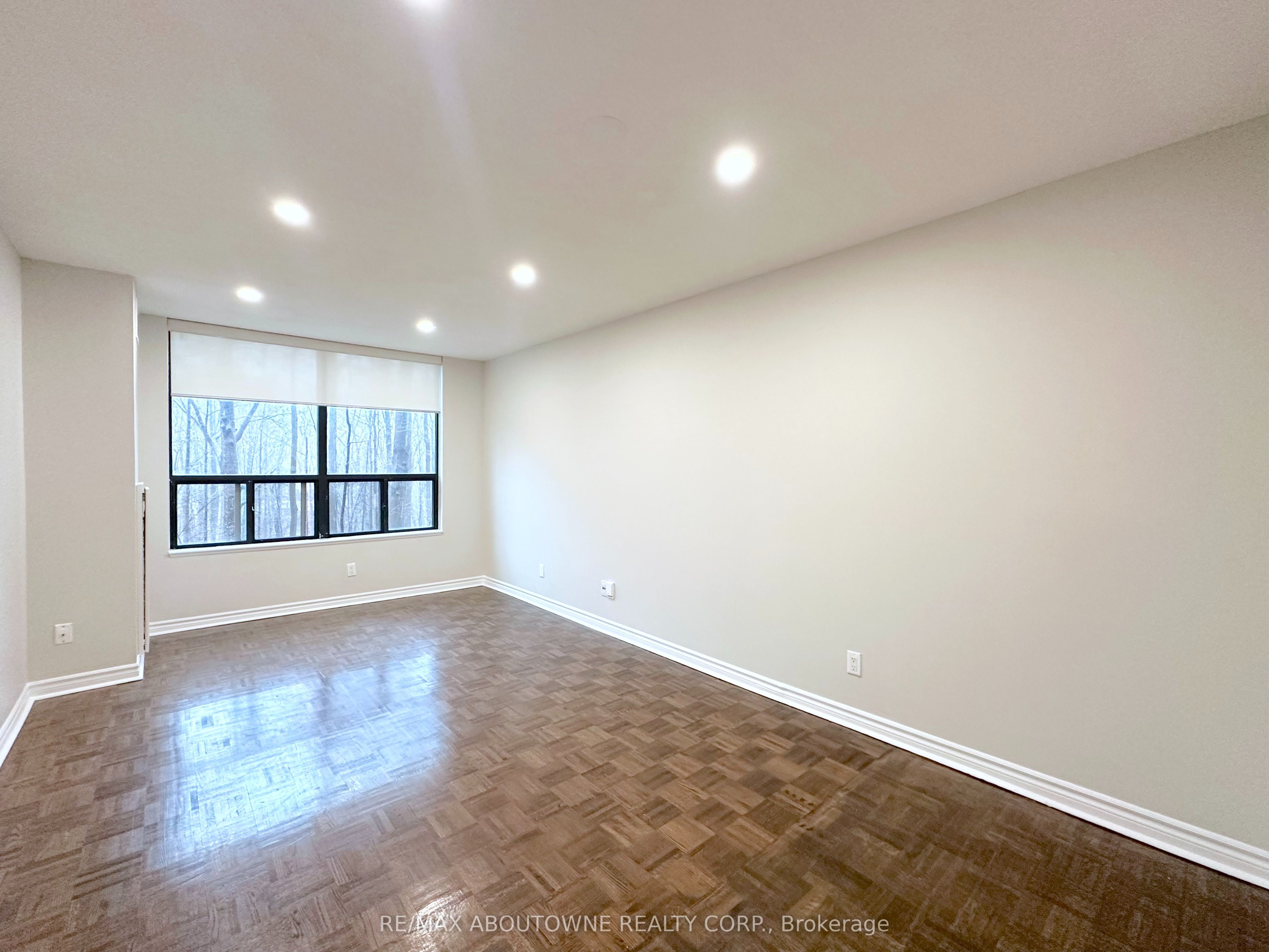 Unit 104 - 17 Brookbanks Drive, North York 5