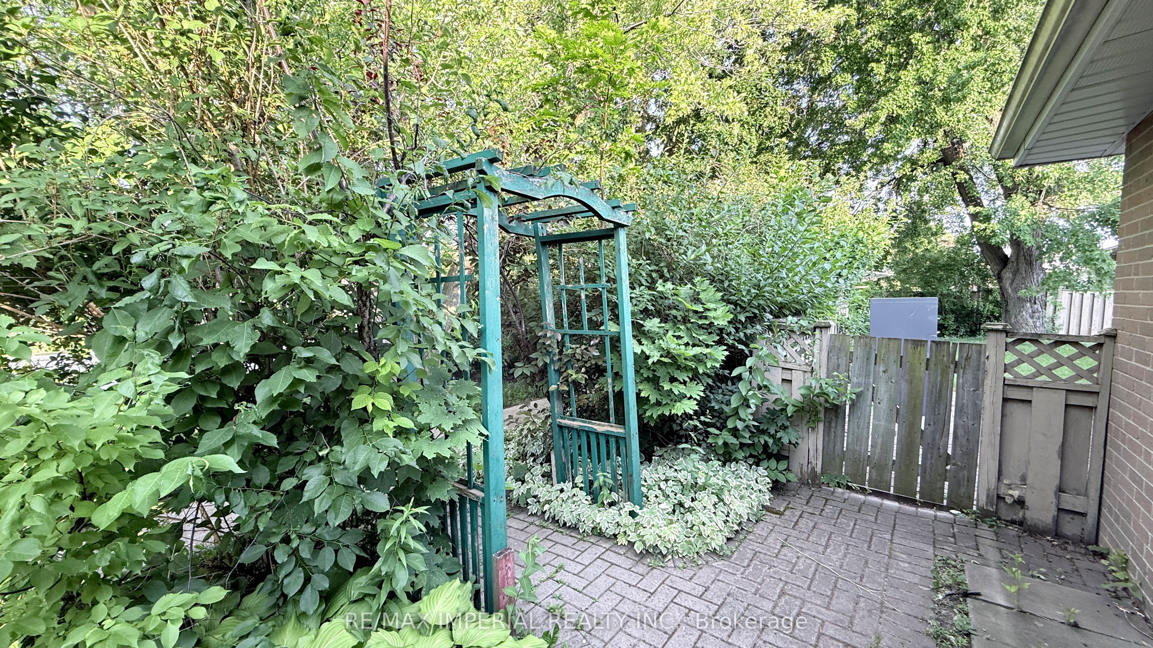 95 Pleasant View Drive, North York 3