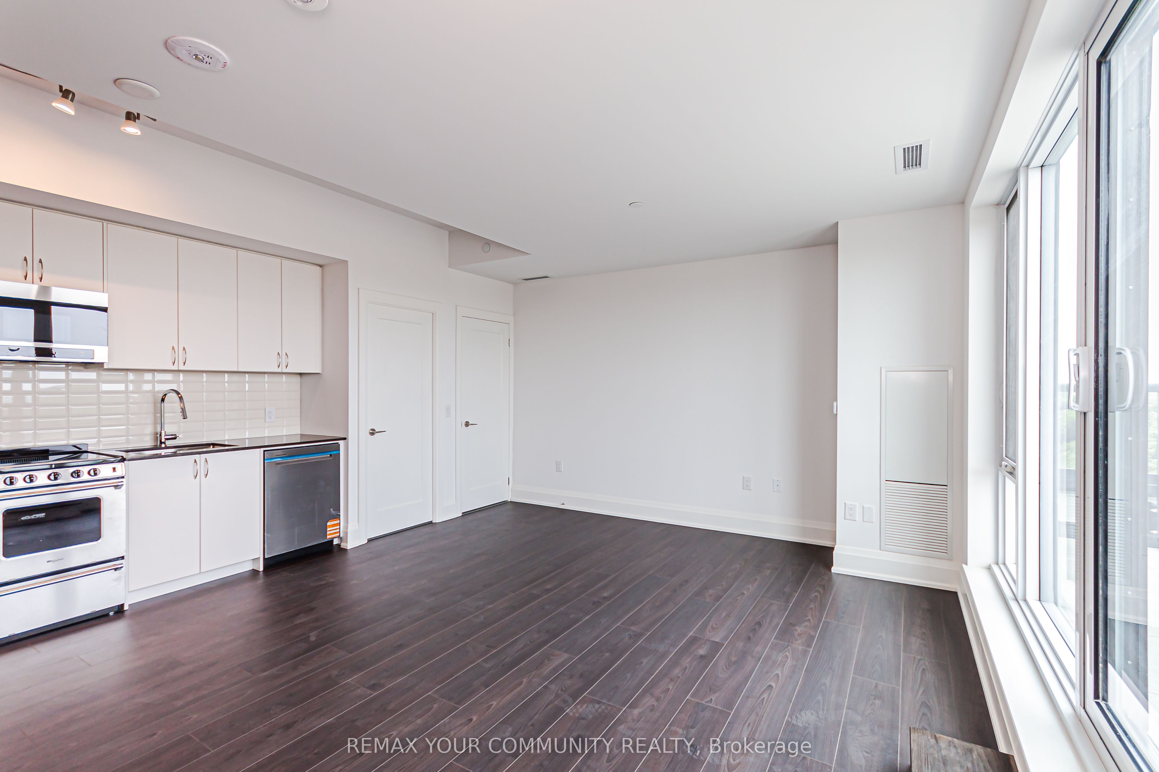 Unit 905 - 700 Sheppard Avenue W, North York 4