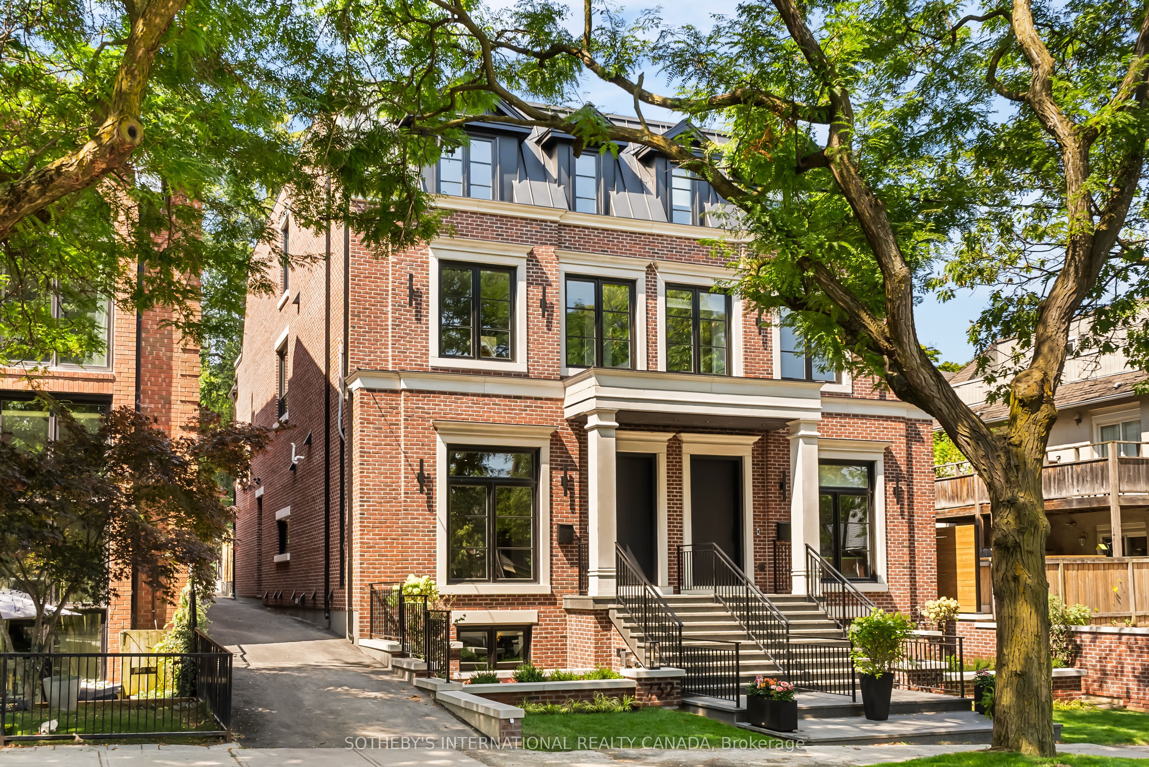 734 Avenue Road, Toronto 5