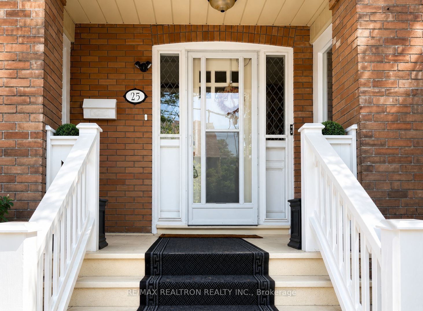 Unit 2nd Floor Unit - 25 Ranleigh Avenue, Toronto 2