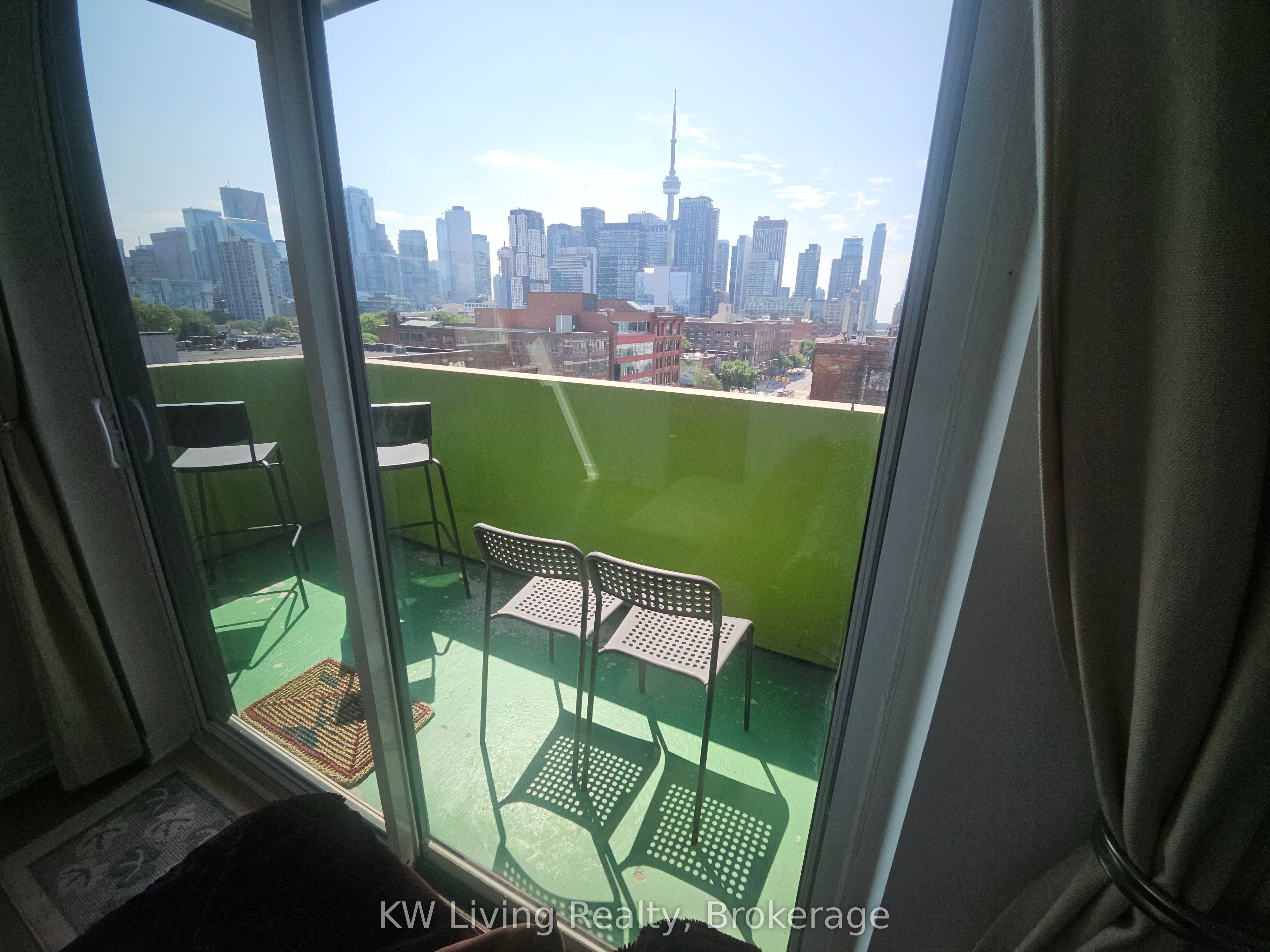 Unit 810 - 10 Willison Square, Toronto 5