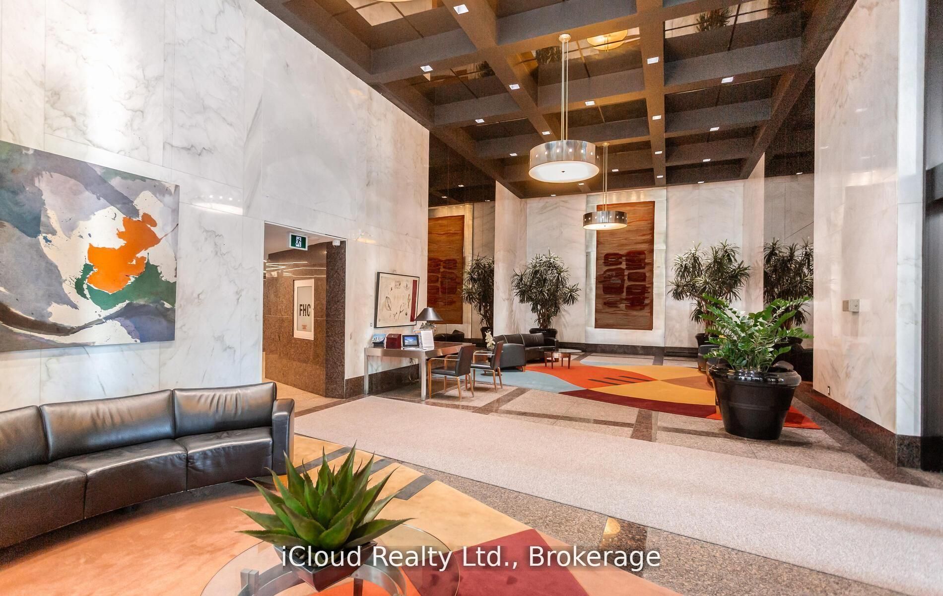 Unit 837 - 33 Harbour Square, Toronto 5