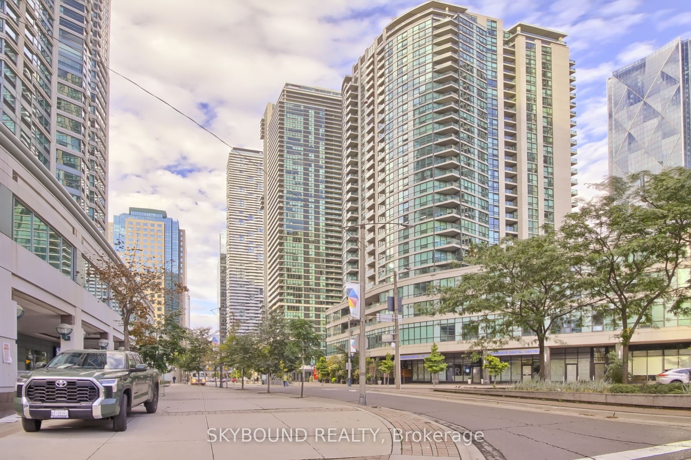 Unit 712 - 33 Bay Street, Toronto 3