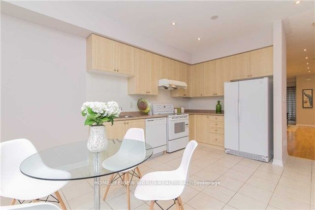 Unit Upper - 6 Altamont Road, North York 4