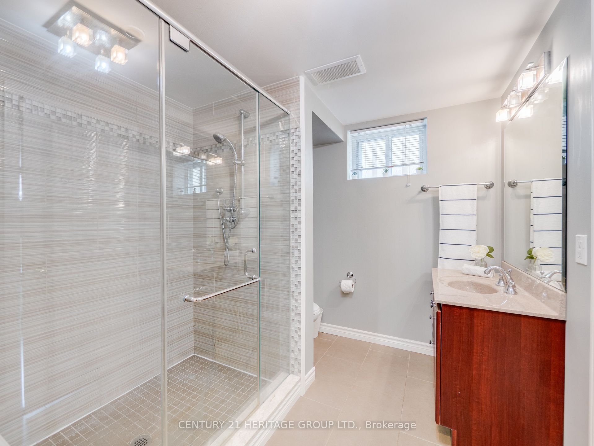 Unit Room B - 97 Allingham Gardens, North York 4