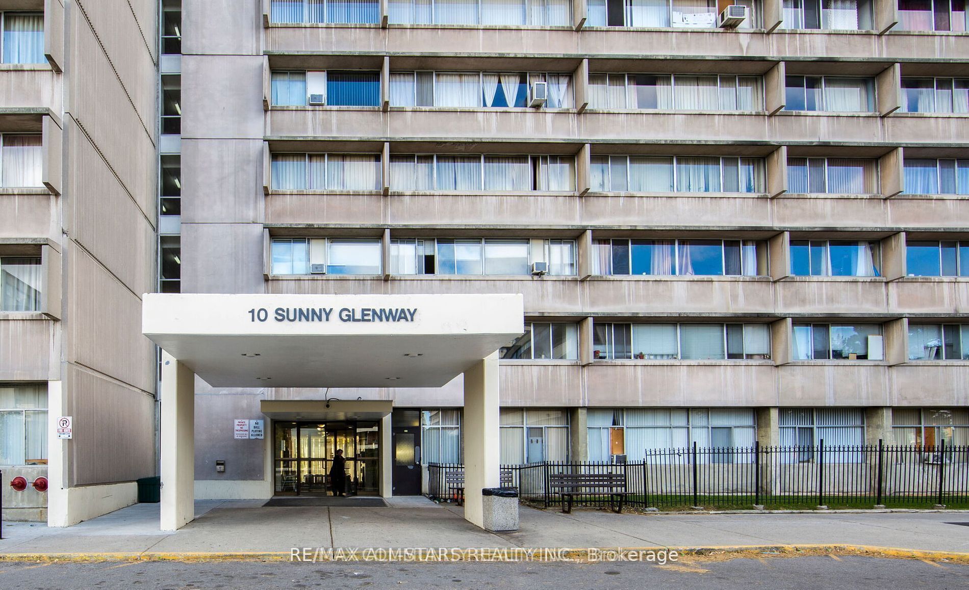Unit 1906 - 10 Sunny Glenway, Toronto 2