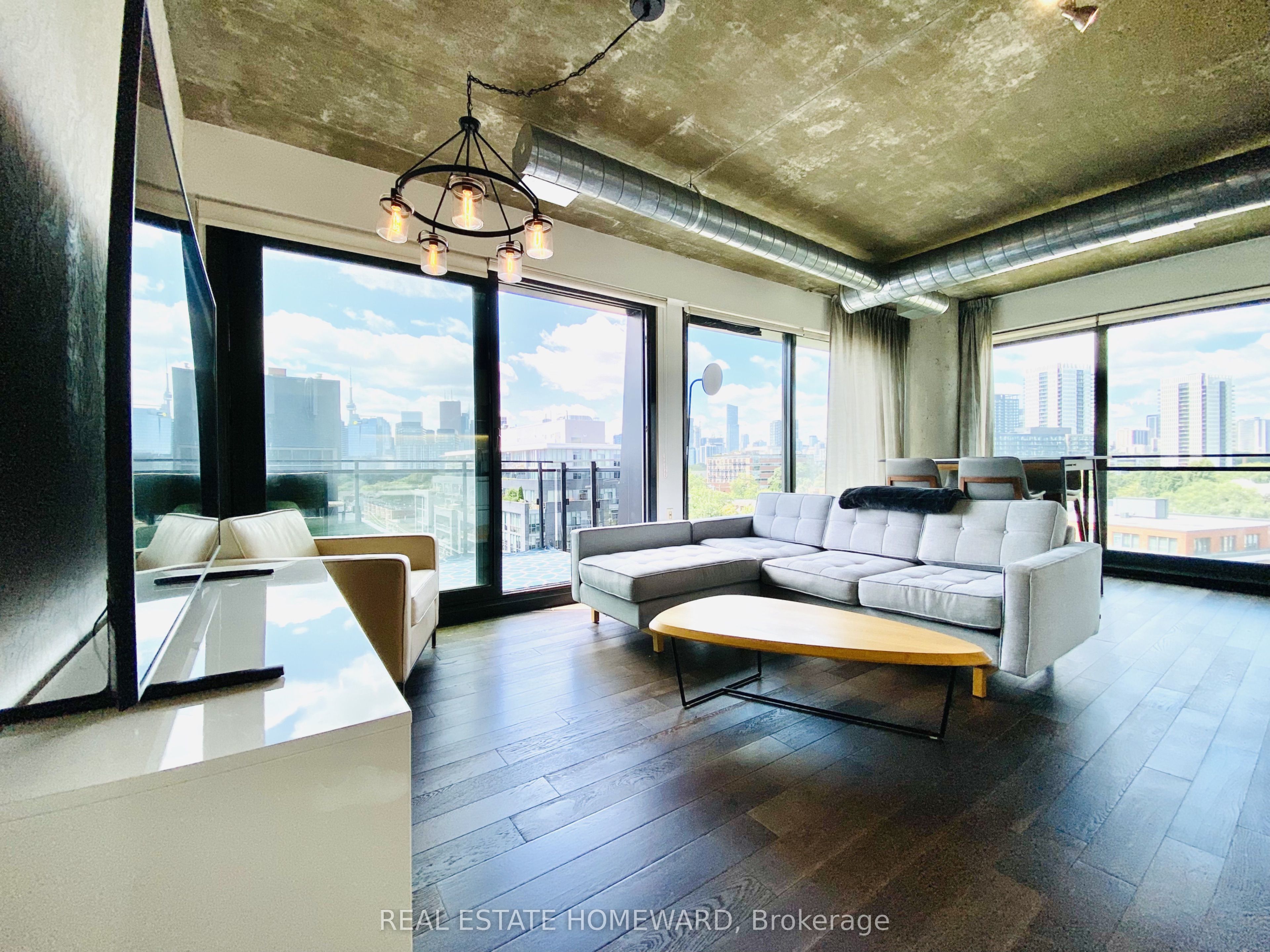 Unit 817 - 51 Trolley Crescent, Toronto 4