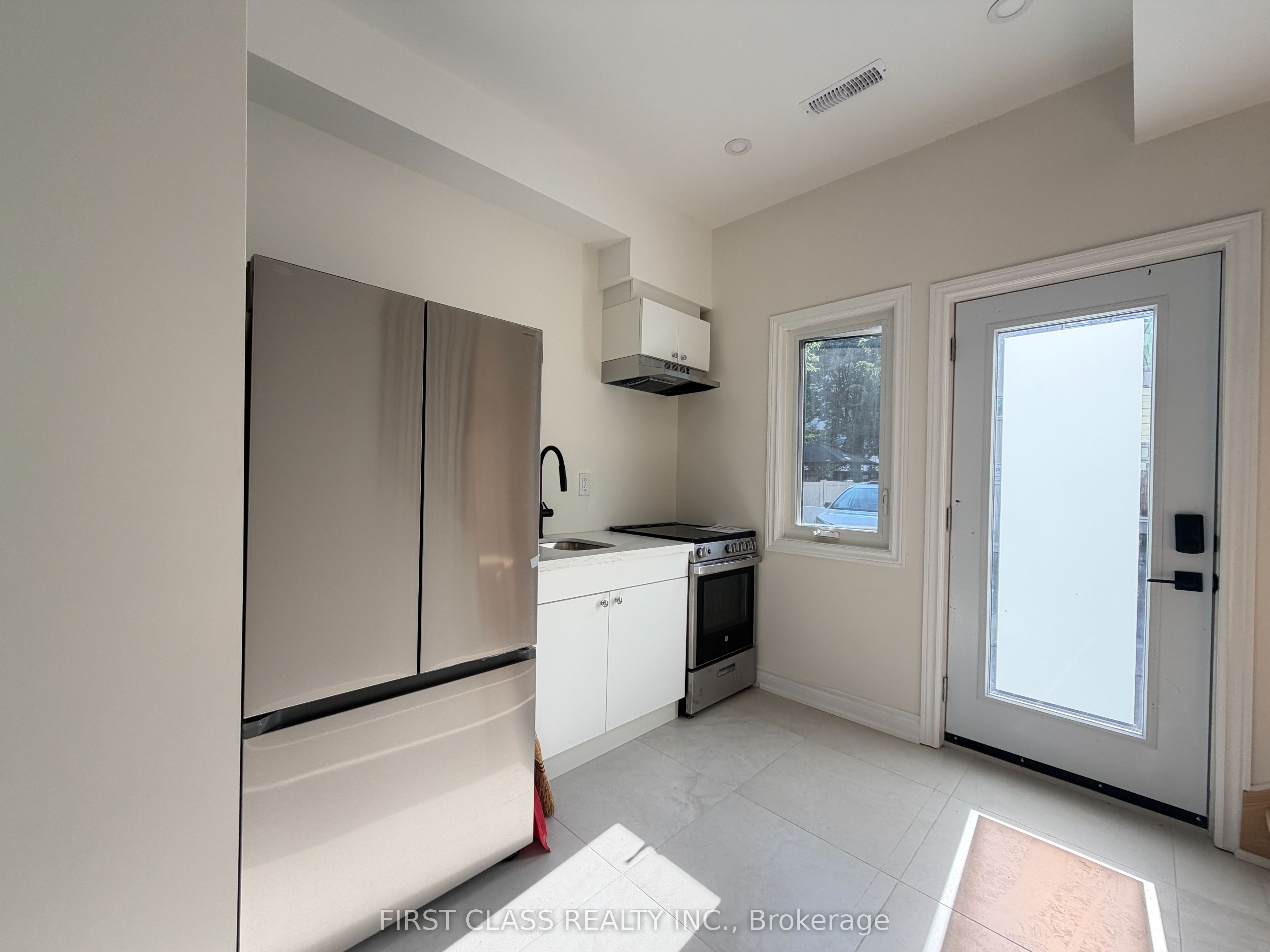 Unit 201 - 356 Huron Street, Toronto 5