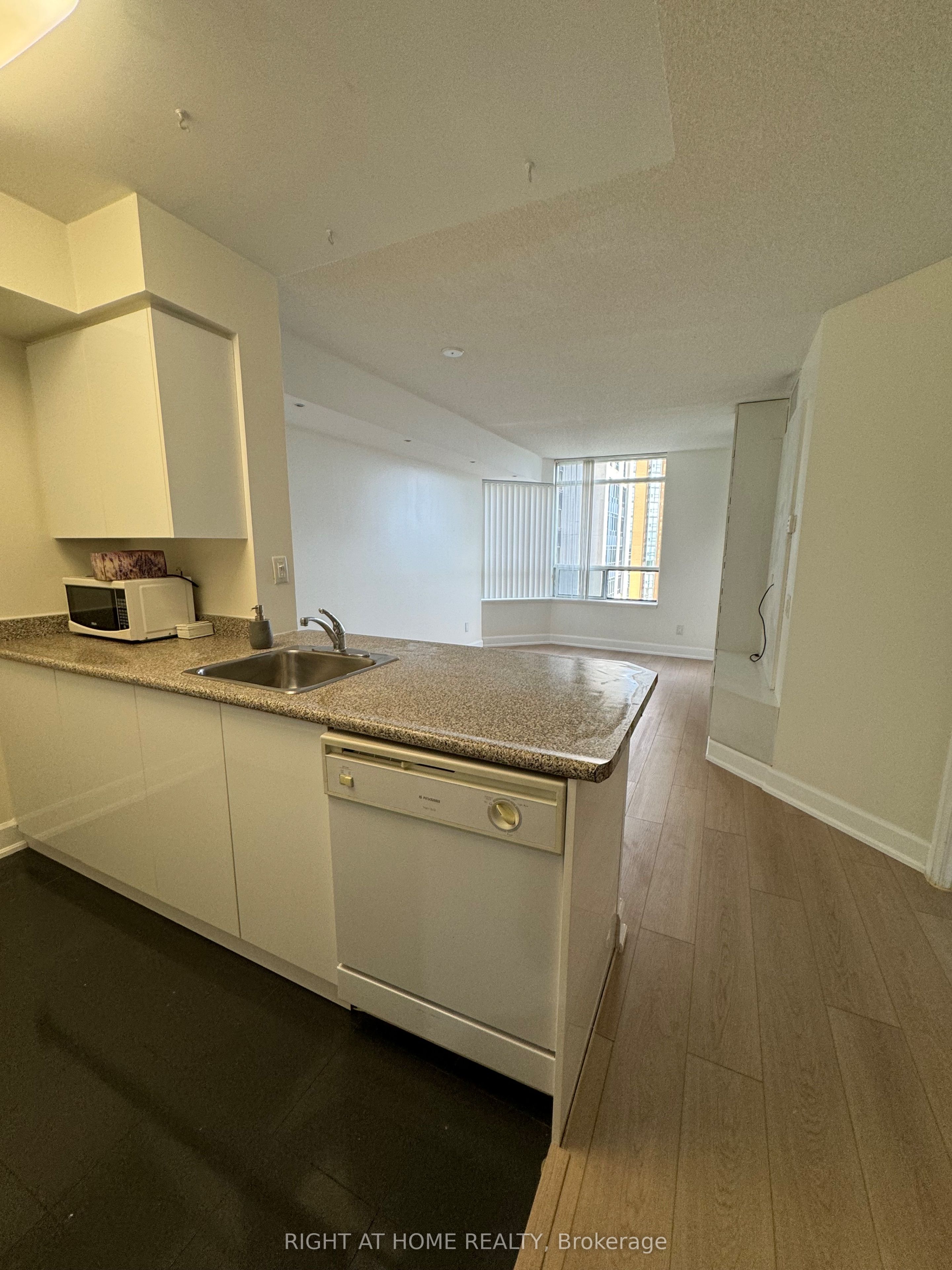 Unit 2015 - 153 Beecroft Road, North York 4
