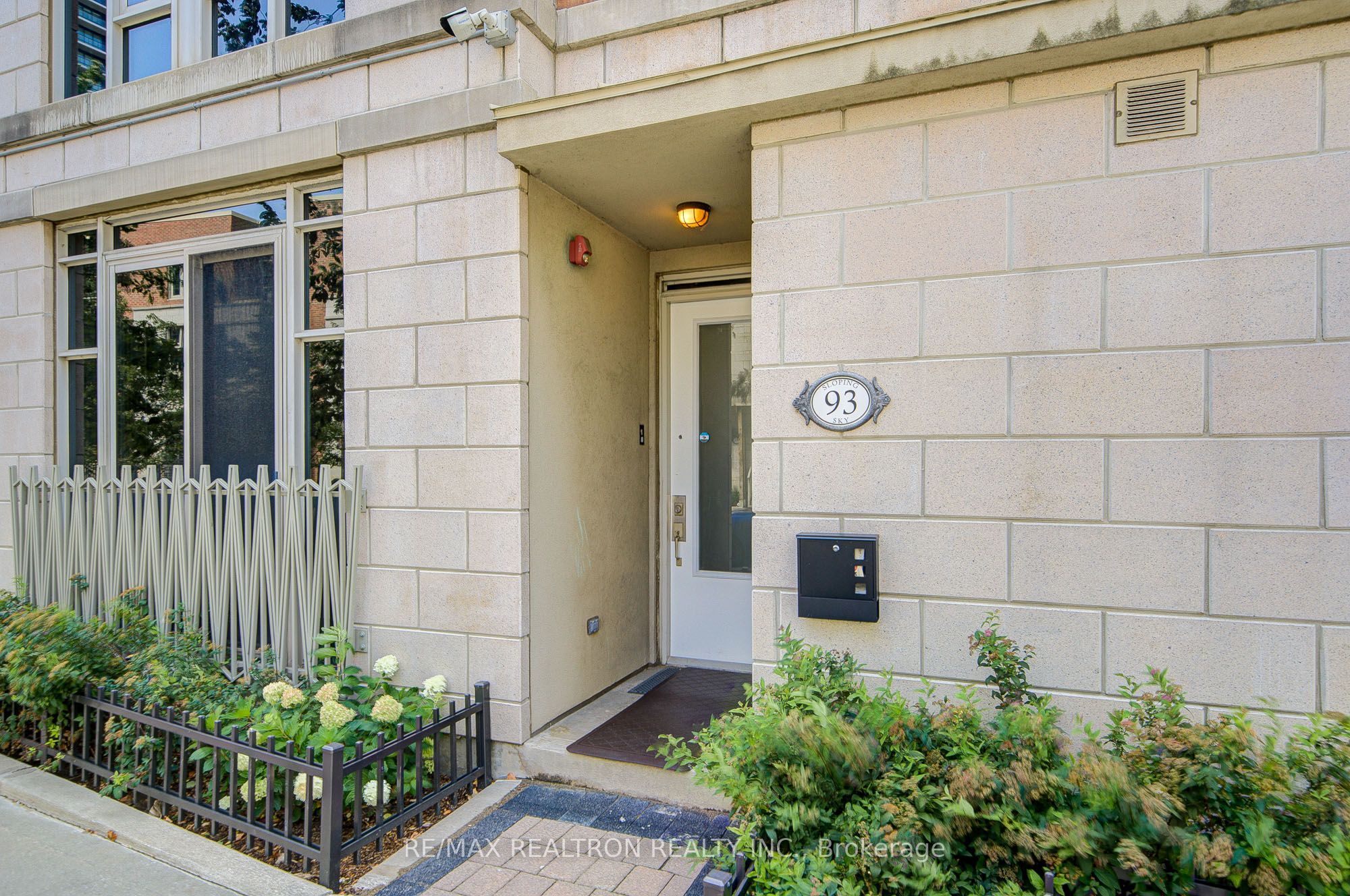 Unit 1 - 93 Sloping Sky Mews, Toronto 2