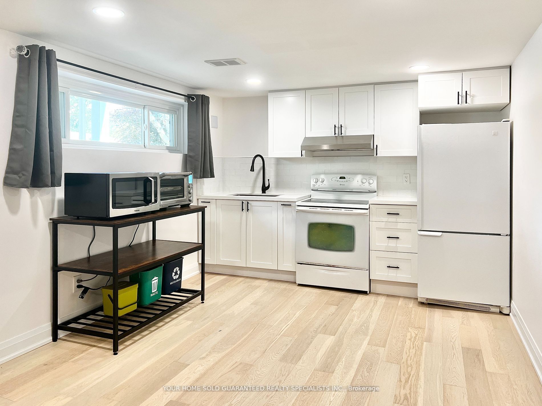 Unit Room 2 - 2 Pannahill Road, North York 5