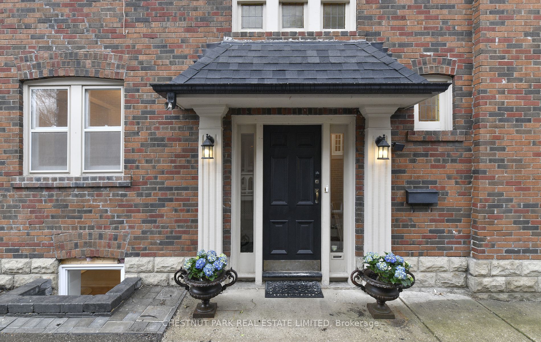 Unit lower - 11 Rose Park Crescent, Toronto 2