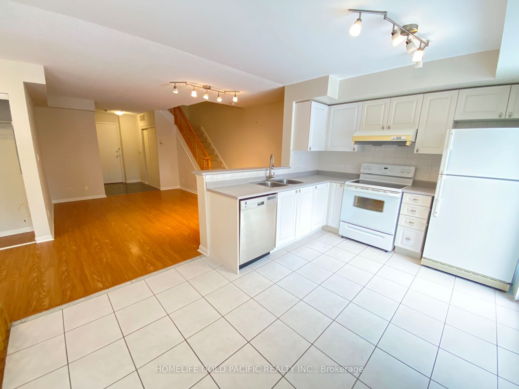 Unit 1116 - 28 Sommerset Way, North York 5