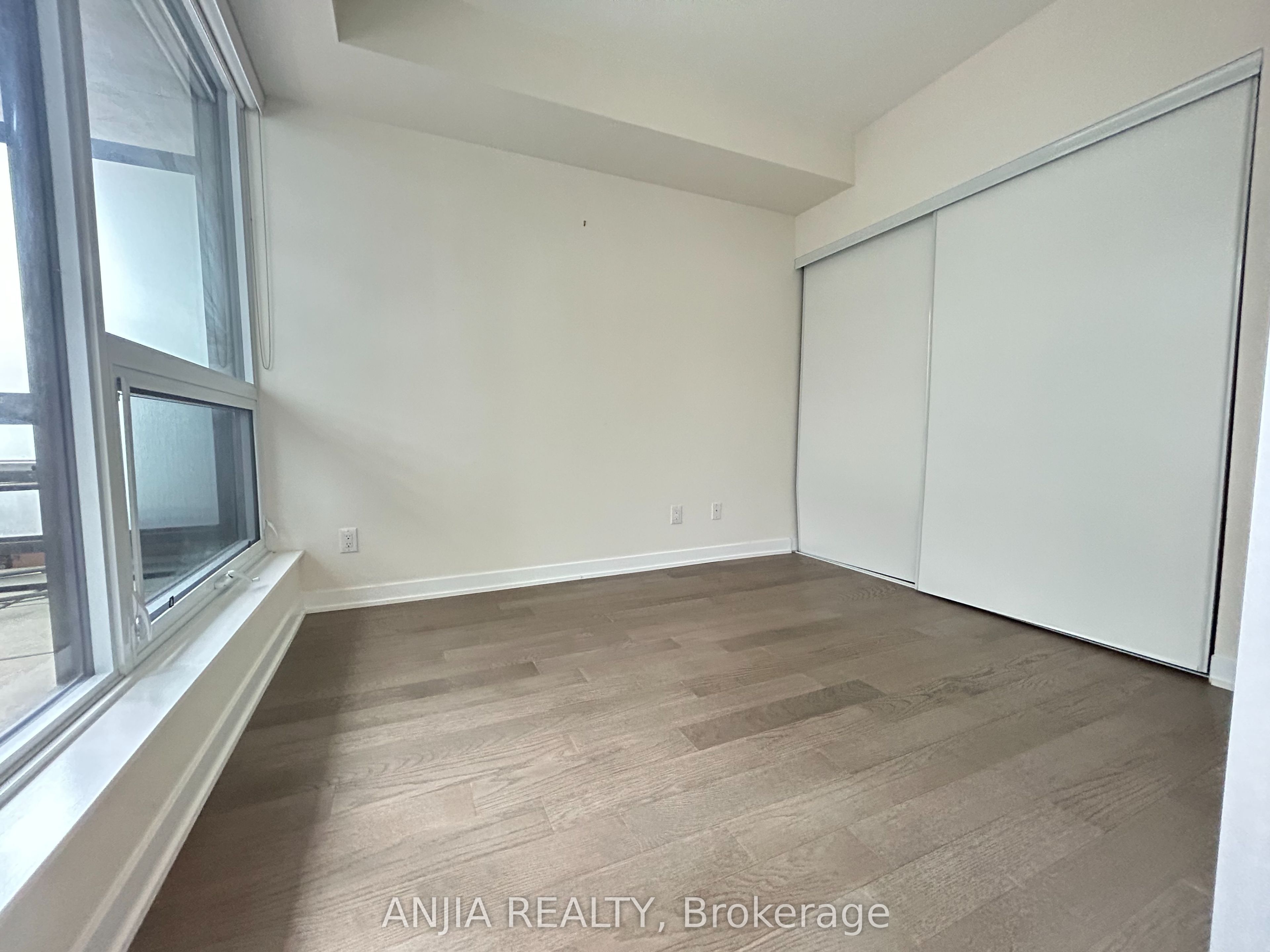 Unit 409 - 17 Dundonald Street, Toronto 5
