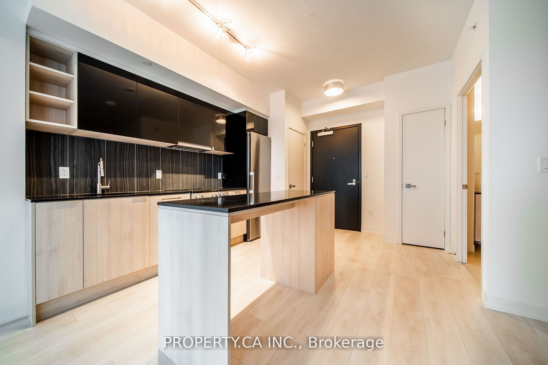 Unit 837 - 31 Tippett Road, North York 2