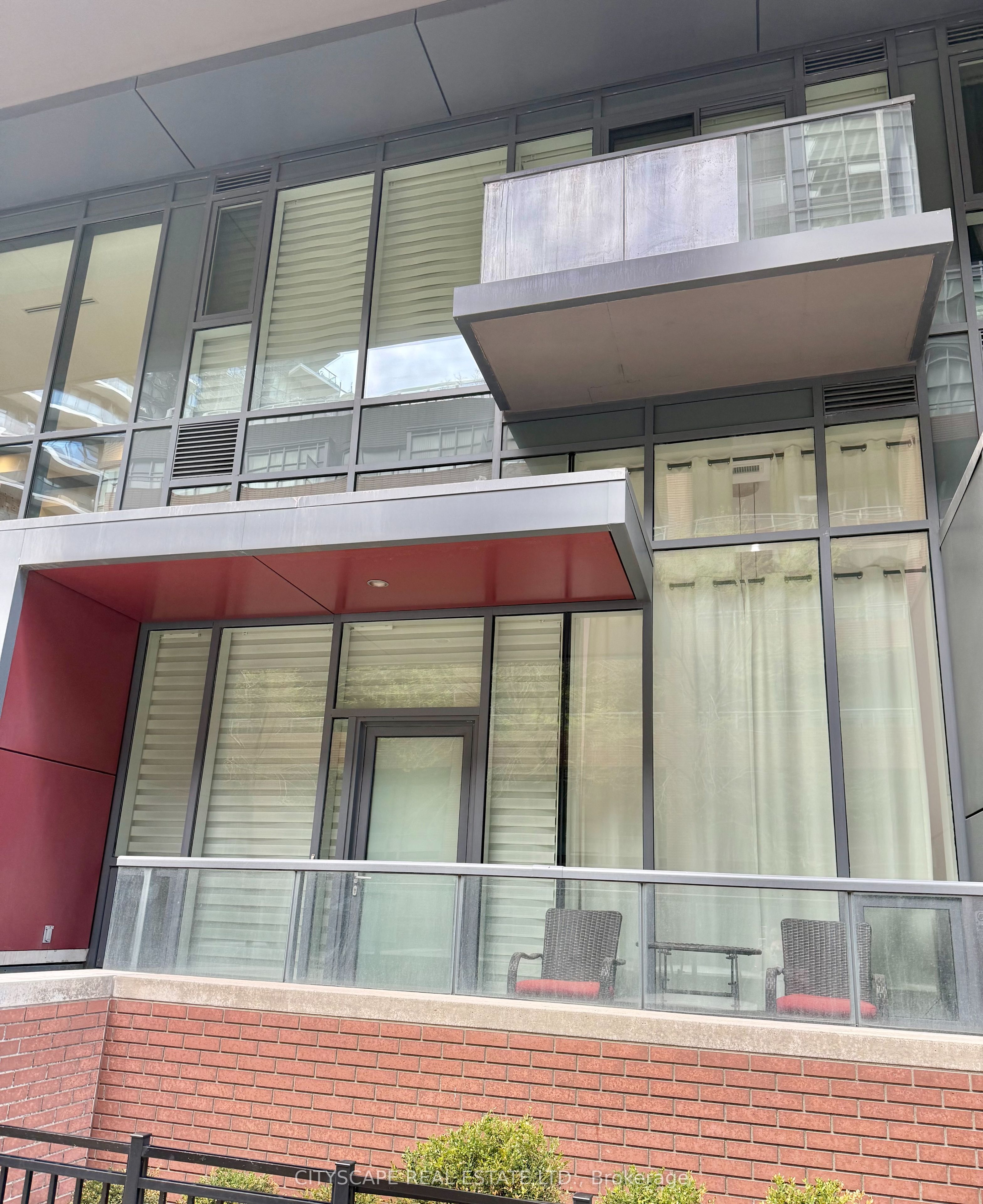Unit 3 - 20 Bruyeres Mews, Toronto 2