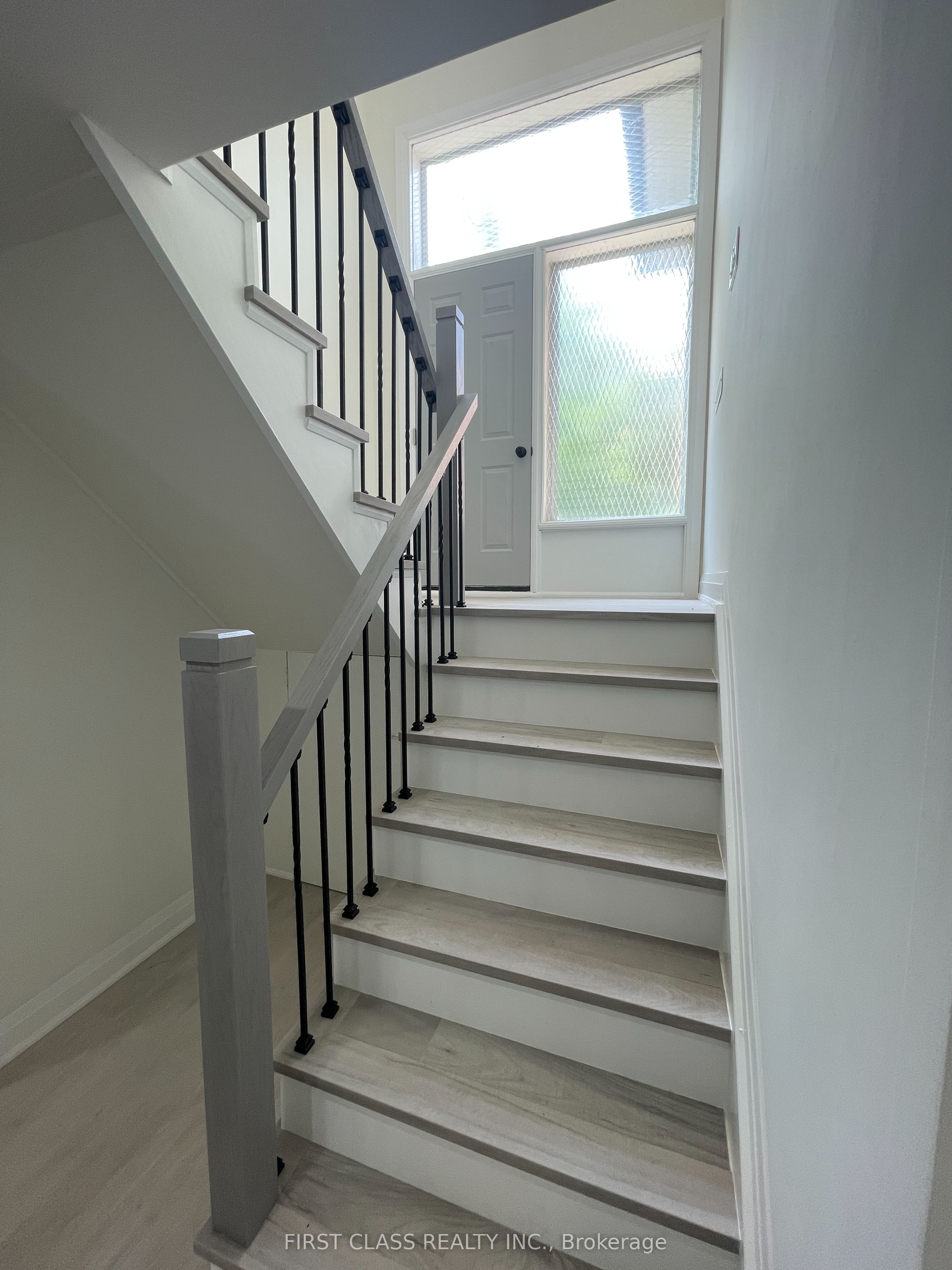 Unit Lower - 181 Wedgewood Drive, North York 3