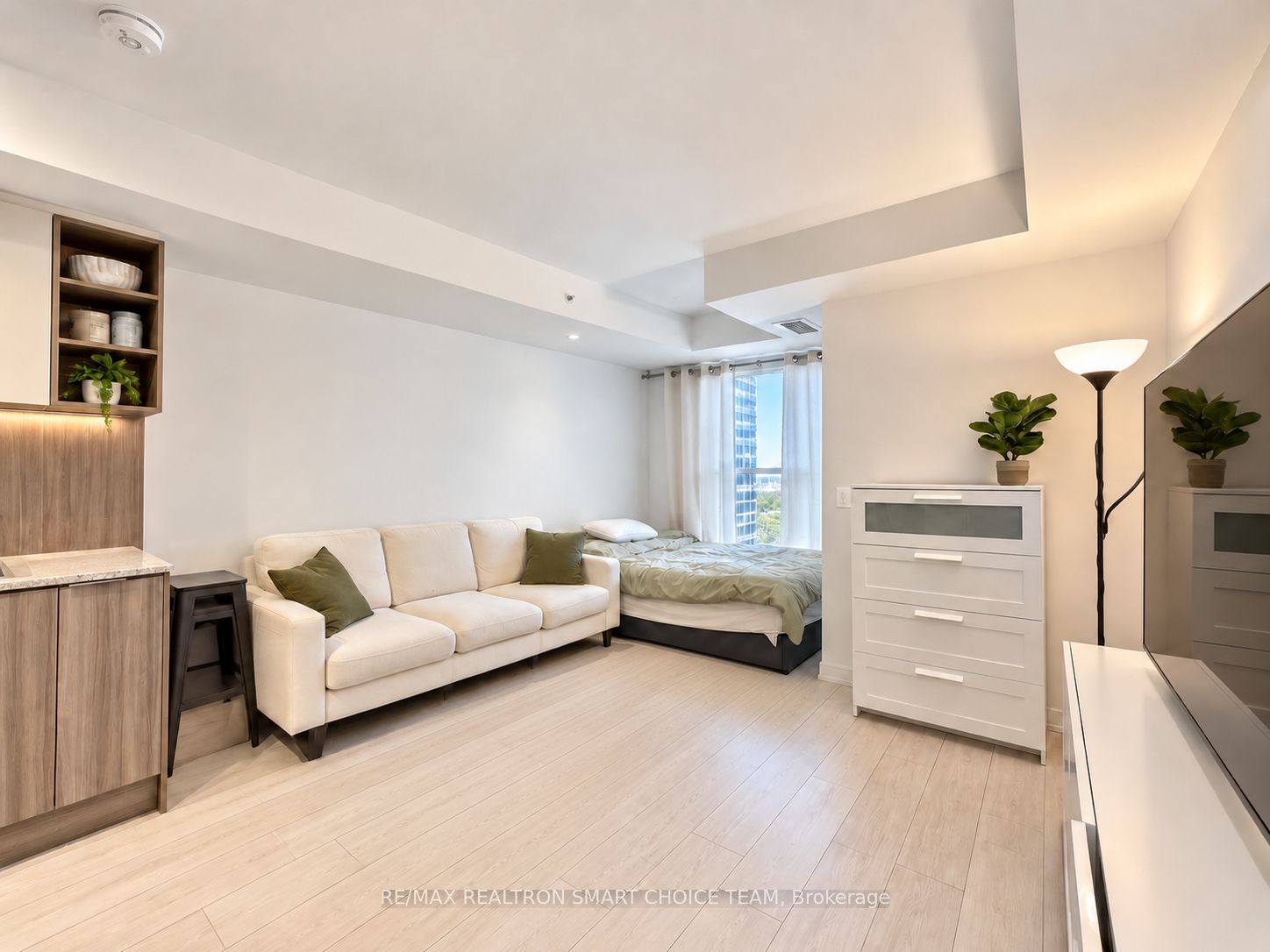 Unit 427 - 31 Tippett Road, North York 3