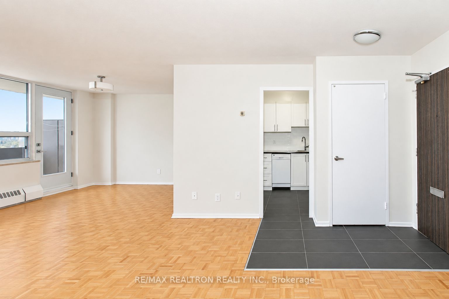 Unit 1008 - 6200 Bathurst Street, North York 3