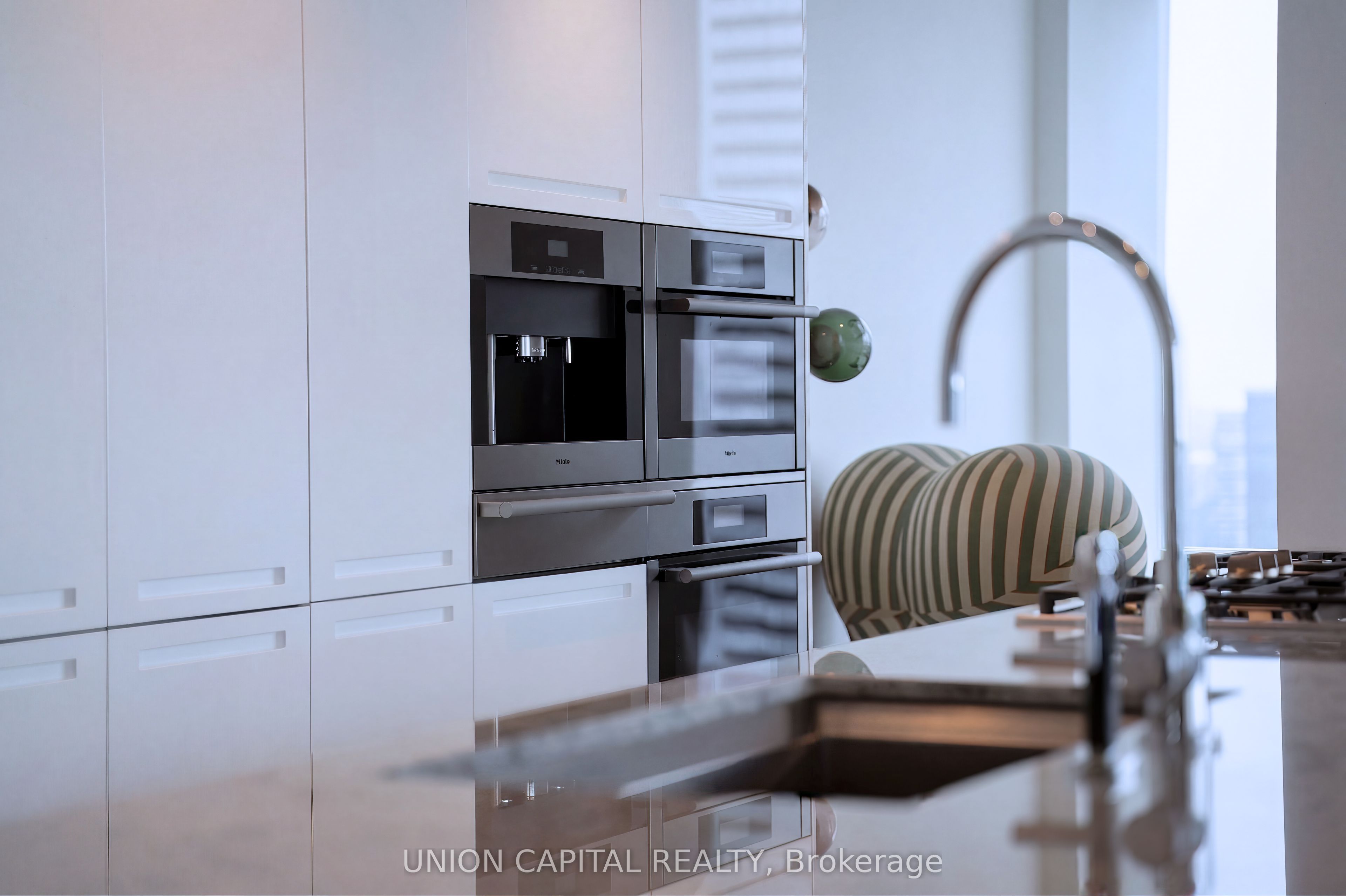Unit 5508 - 180 University Avenue, Toronto 5