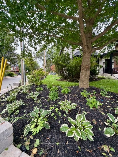 Unit 2nd Floor - 10 Lascelles Boulevard, Toronto 2