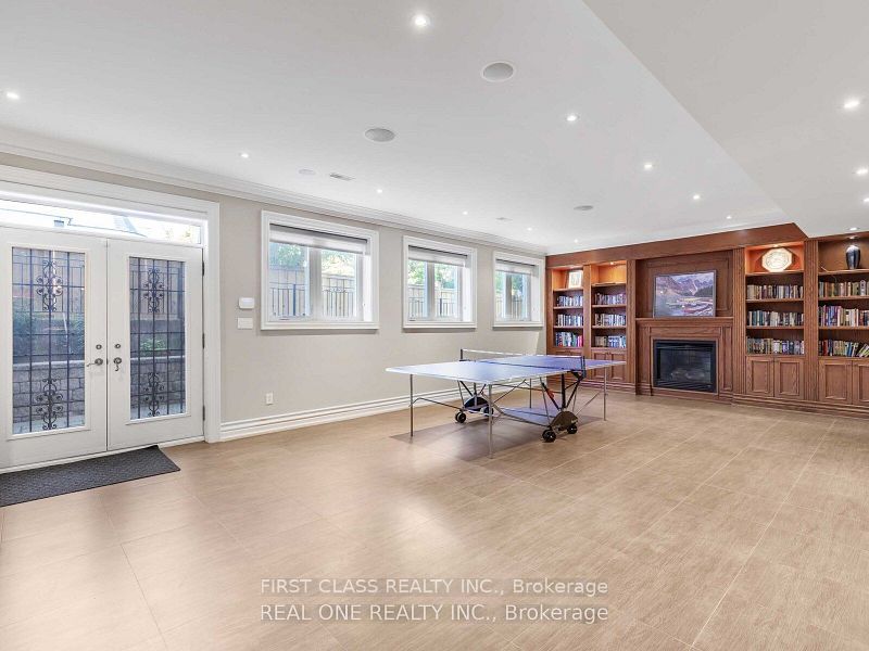 25 Dempsey Crescent, North York 4