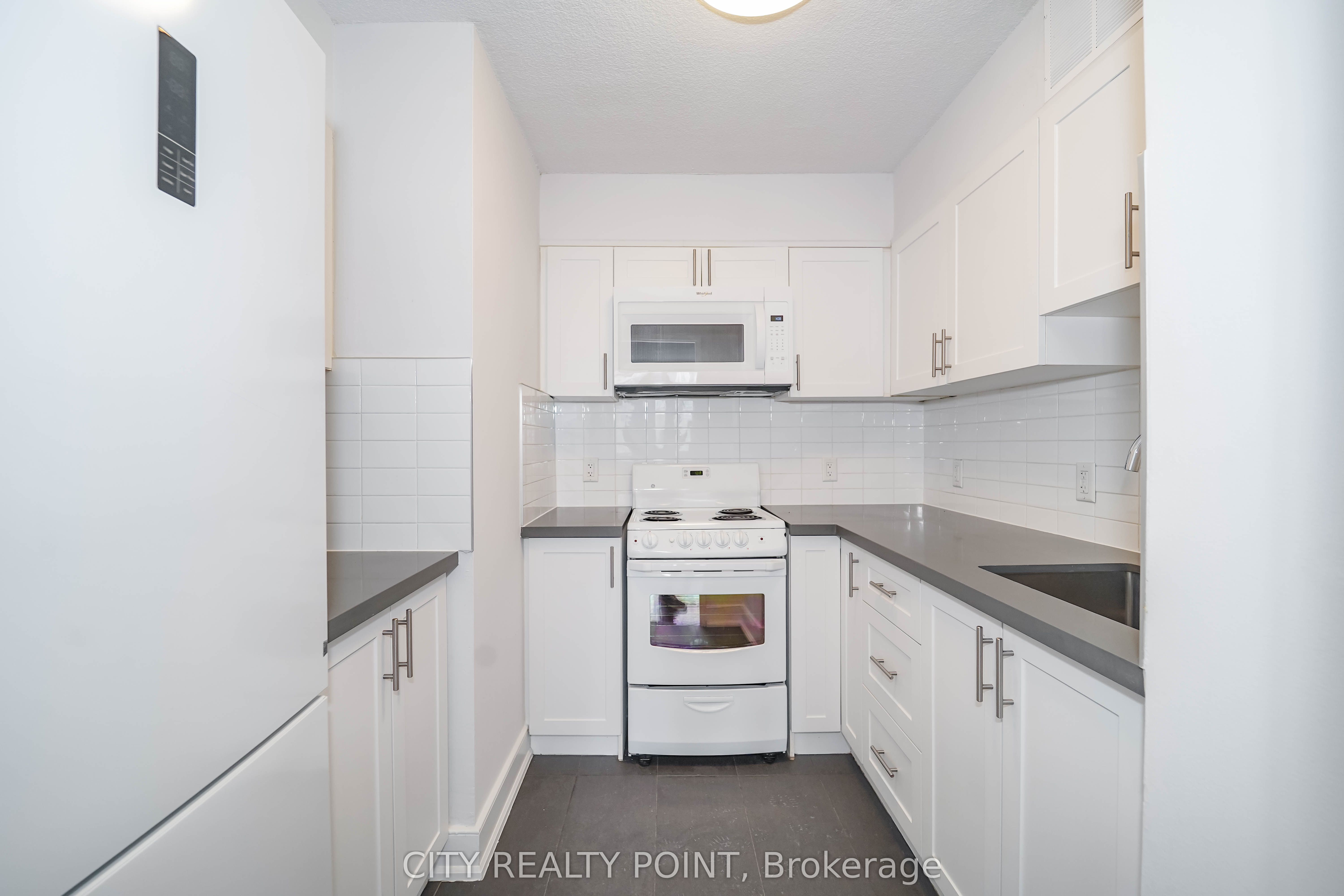 Unit 402 - 33 Isabella Street, Toronto 5