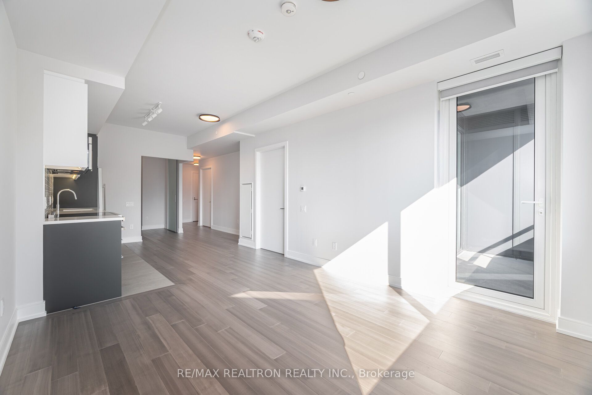 Unit 704 - 664 Spadina Avenue, Toronto 5