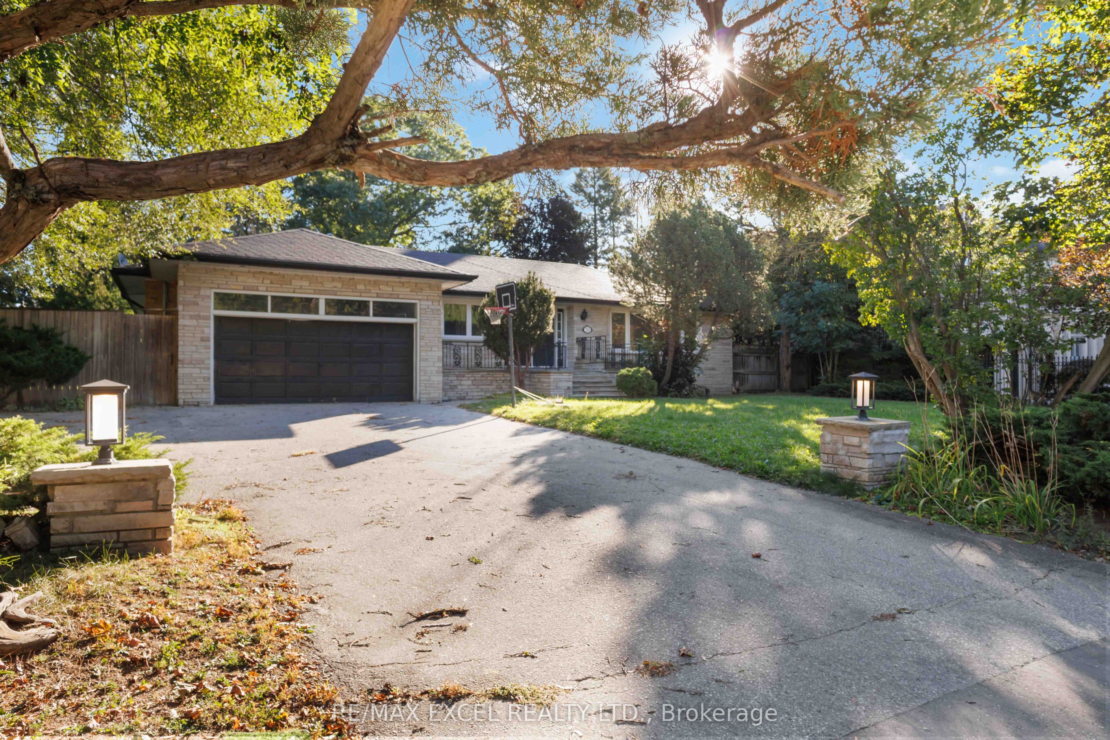 20 Oxbow Road, North York 3