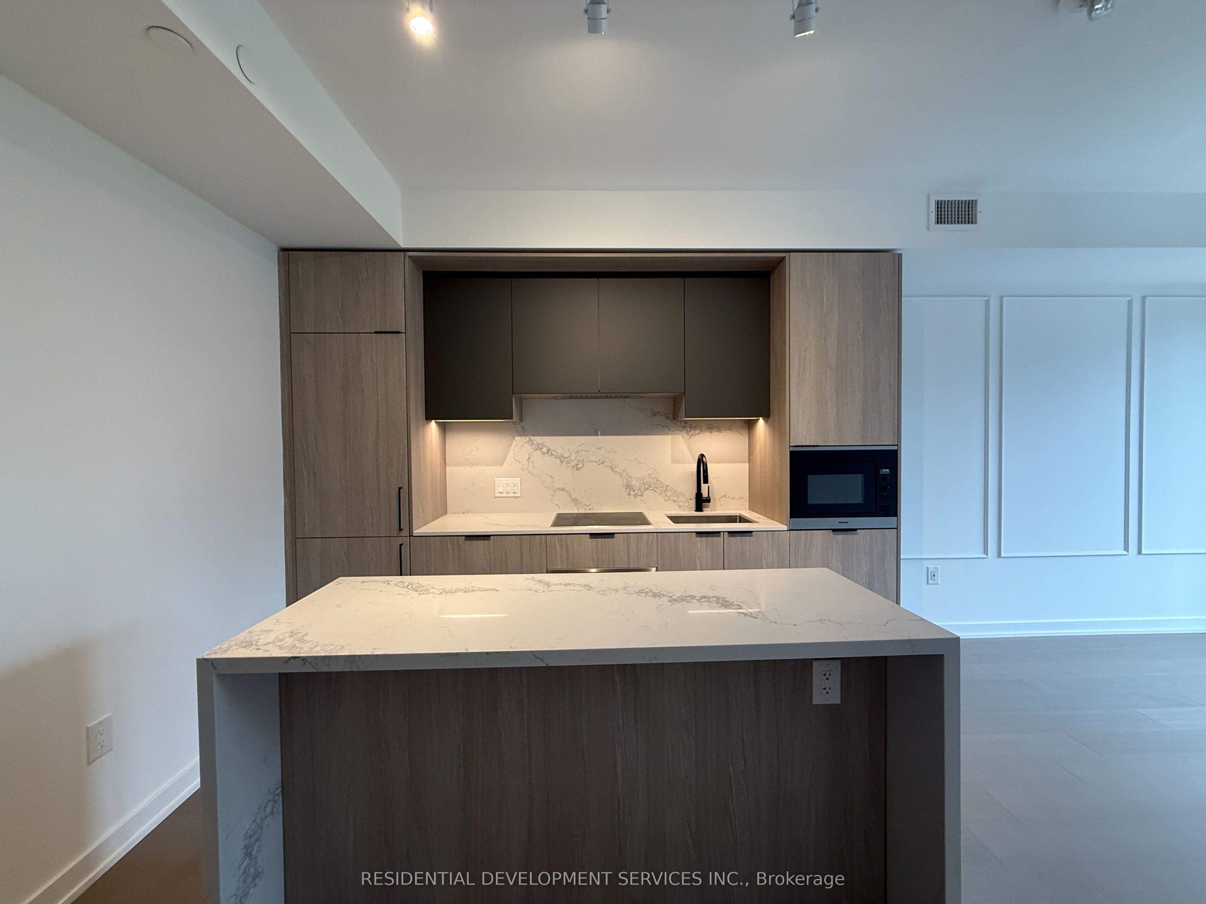 Unit 703 - 123 Portland Street, Toronto 2