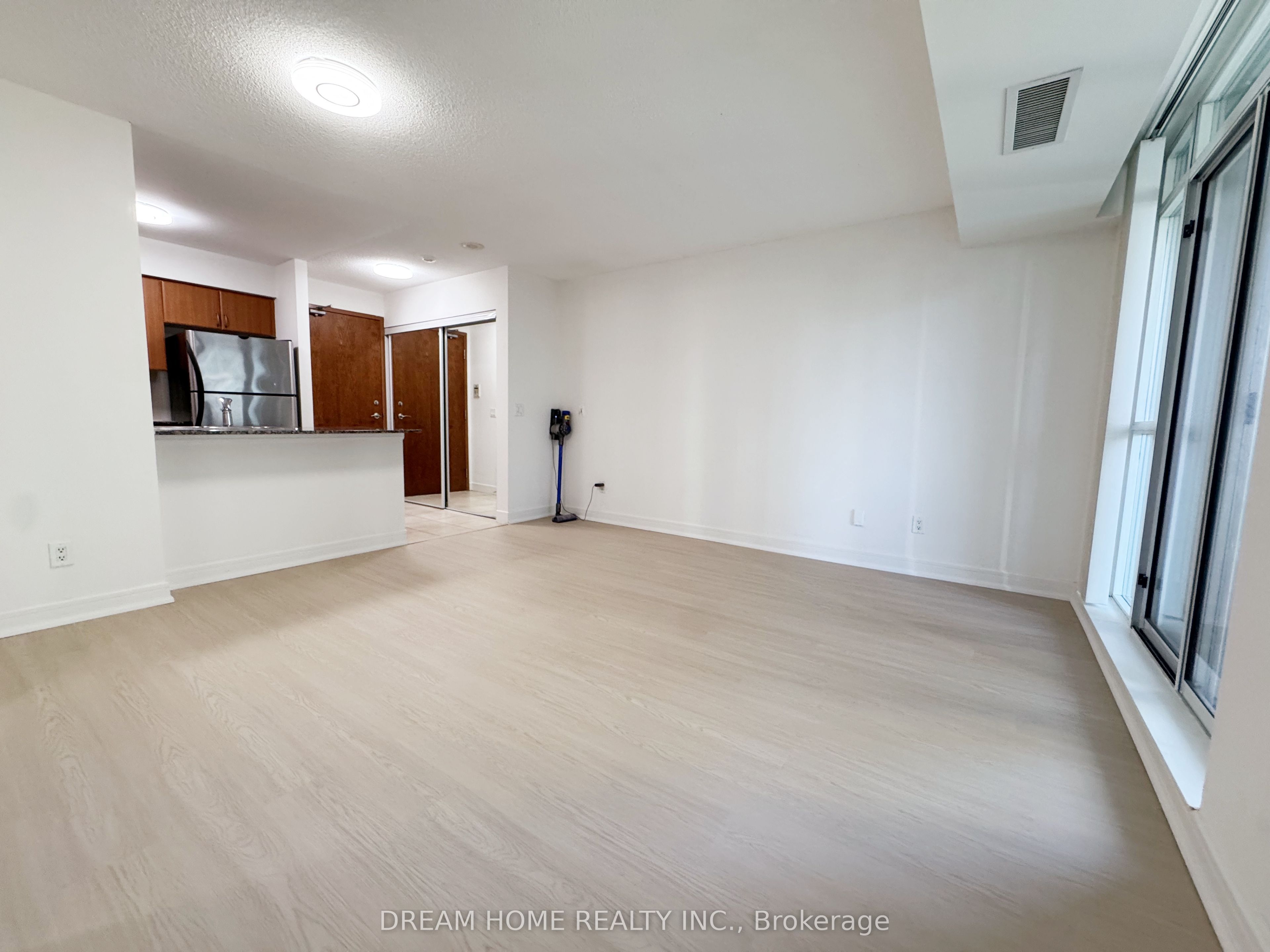 Unit 605 - 35 Bales Avenue, North York 3