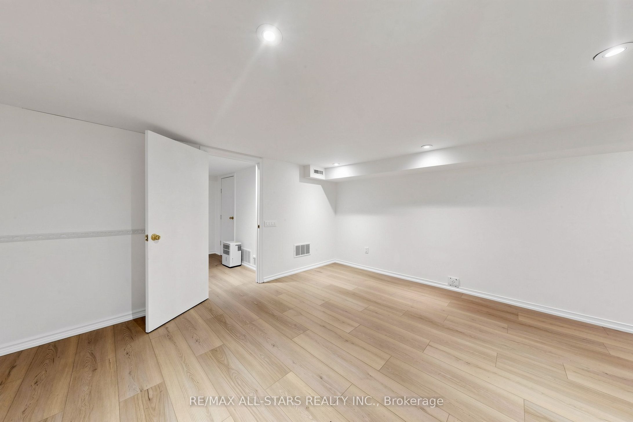 Unit Basement - 68 Macpherson Avenue, Toronto 5
