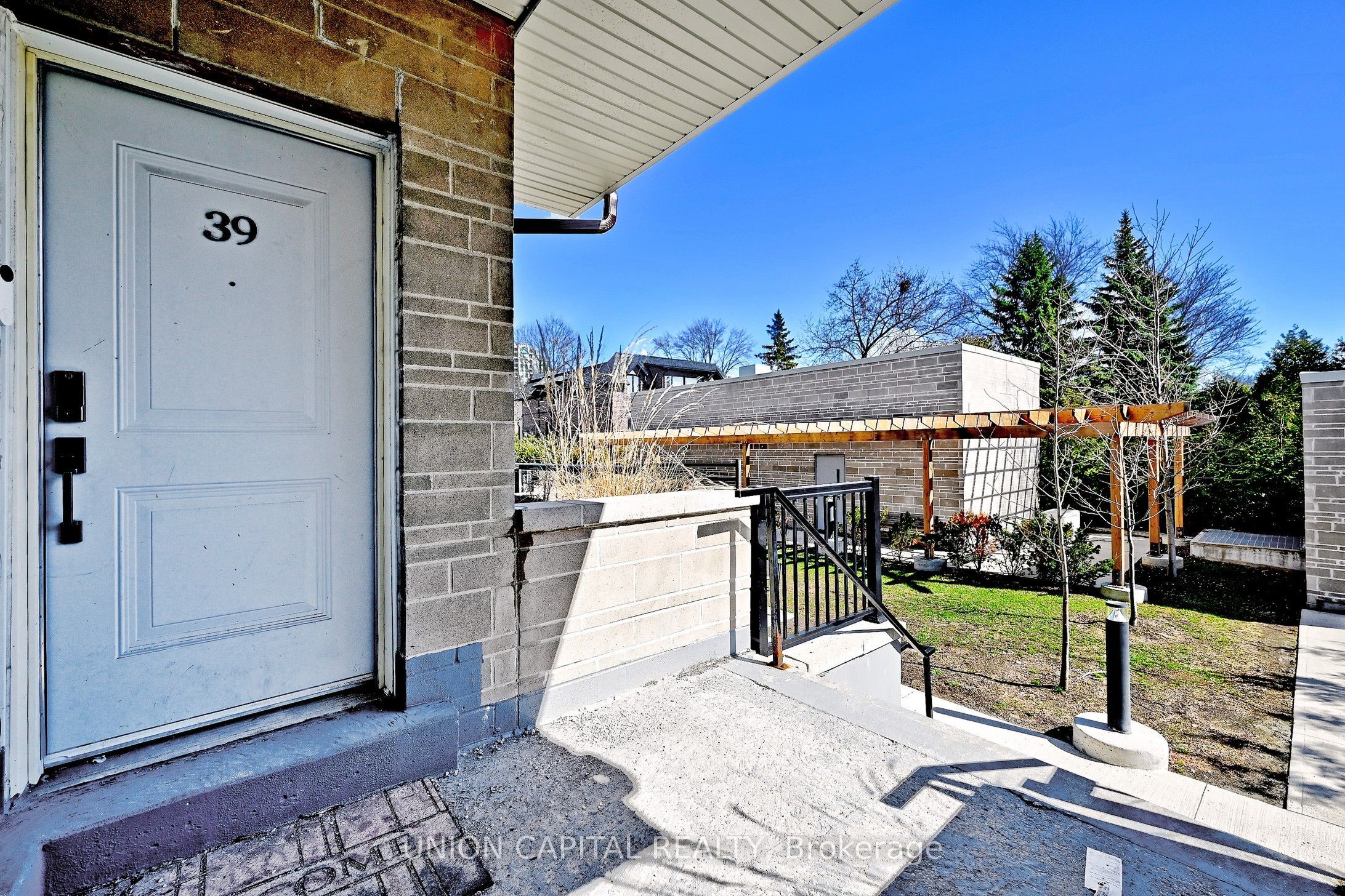 Unit 39 - 57 Finch Avenue W, North York 5