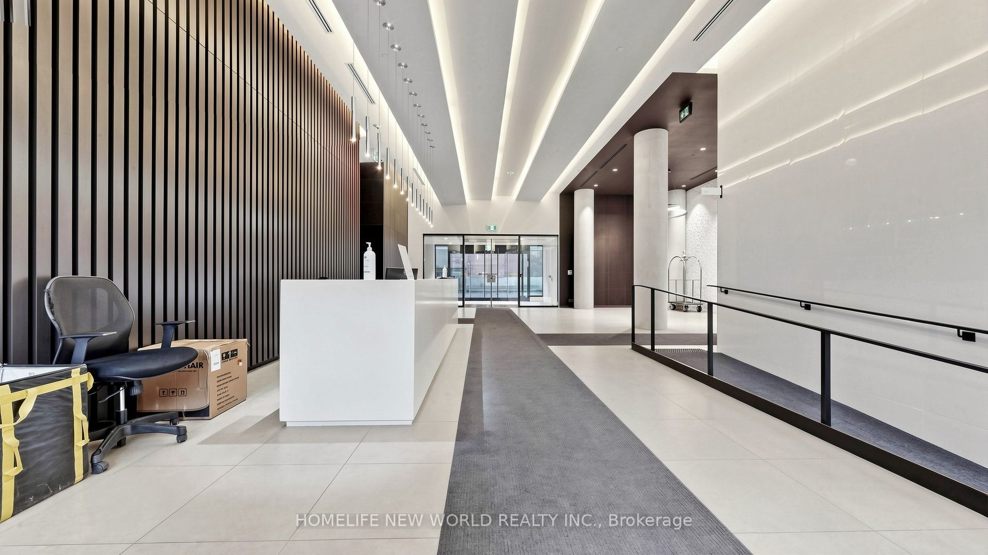 Unit 813 - 158 Front Street E, Toronto 4
