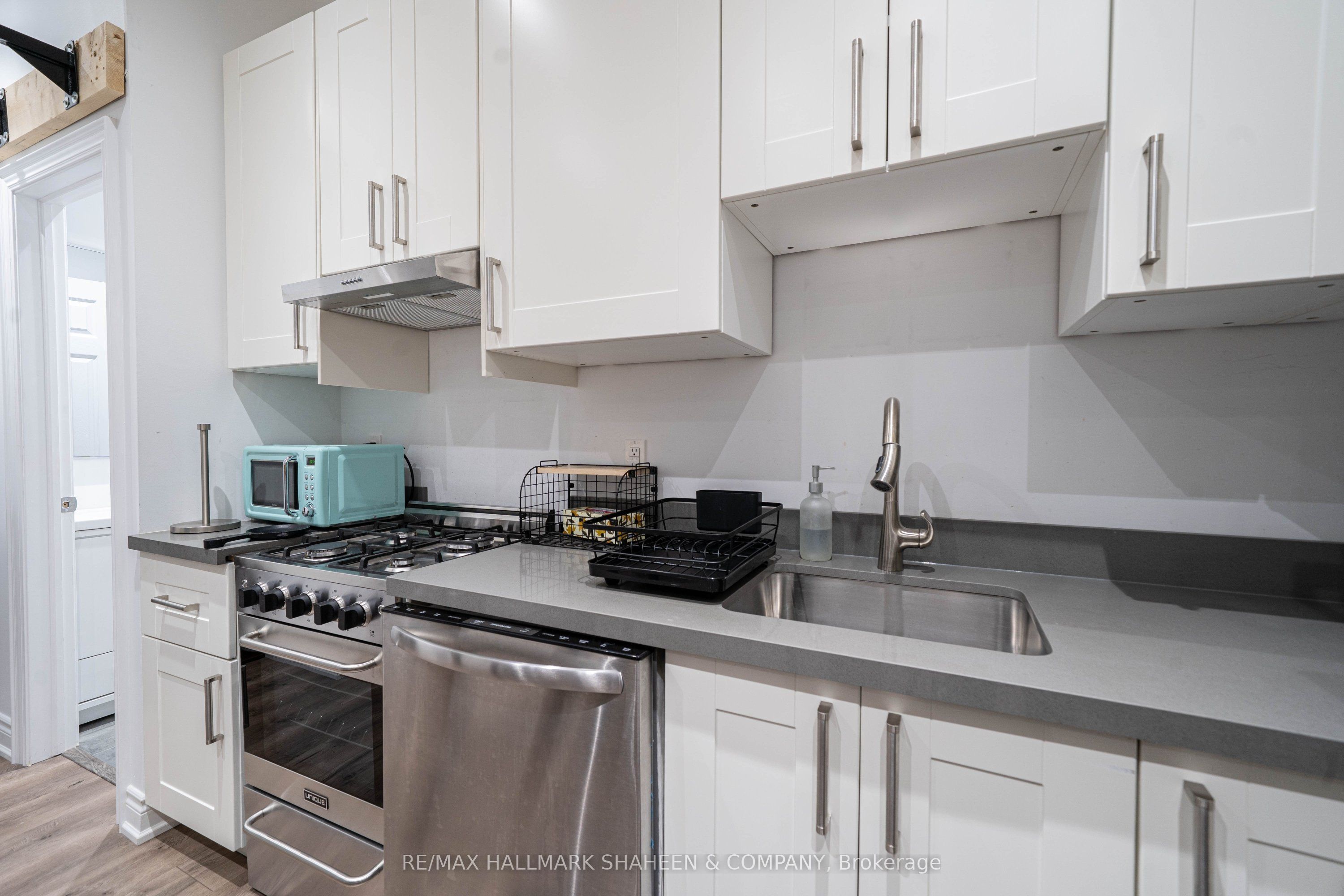 Unit Studio - 208 Dovercourt Road, Toronto 5