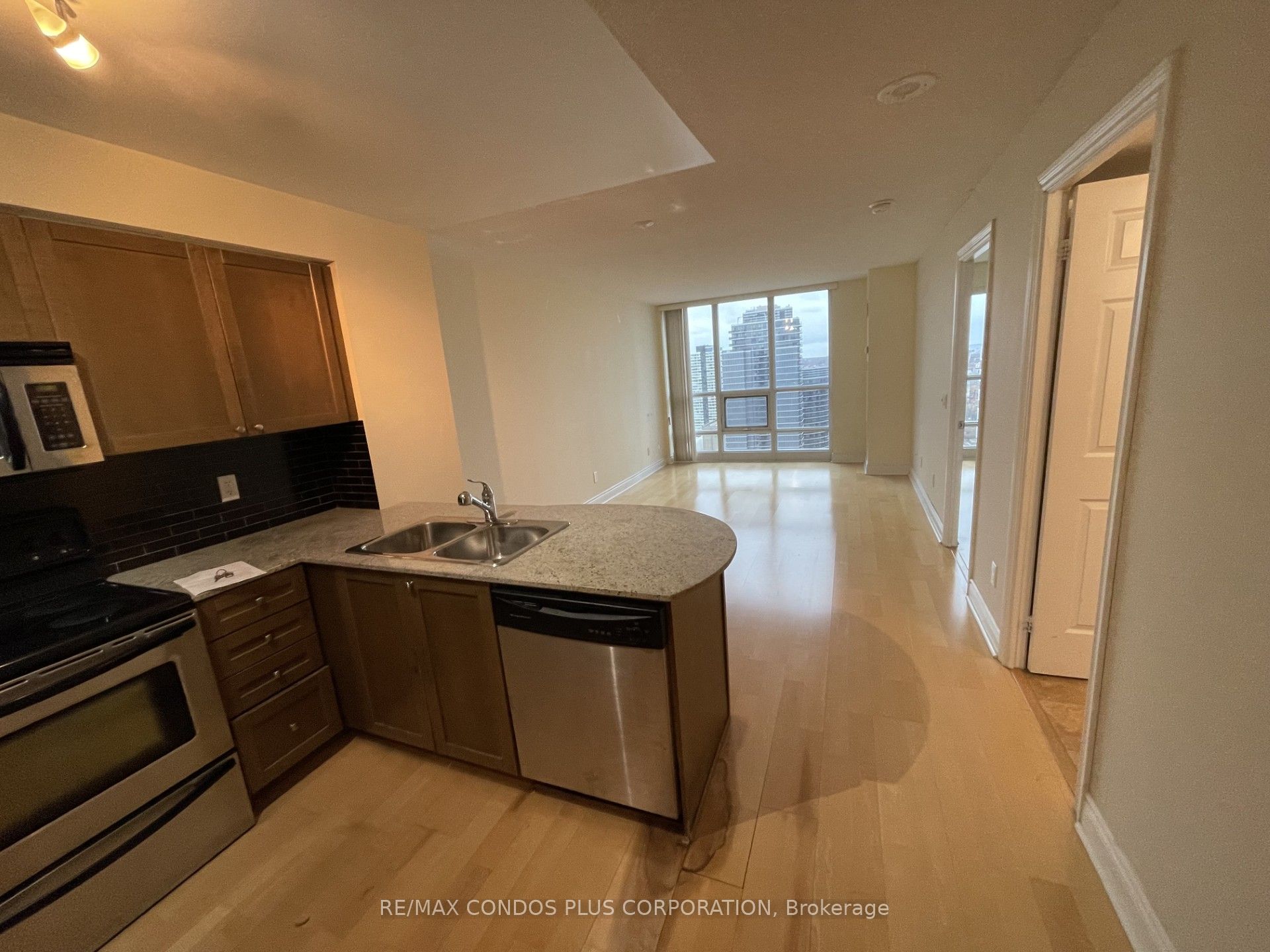 Unit 3904 - 763 Bay Street, Toronto 4
