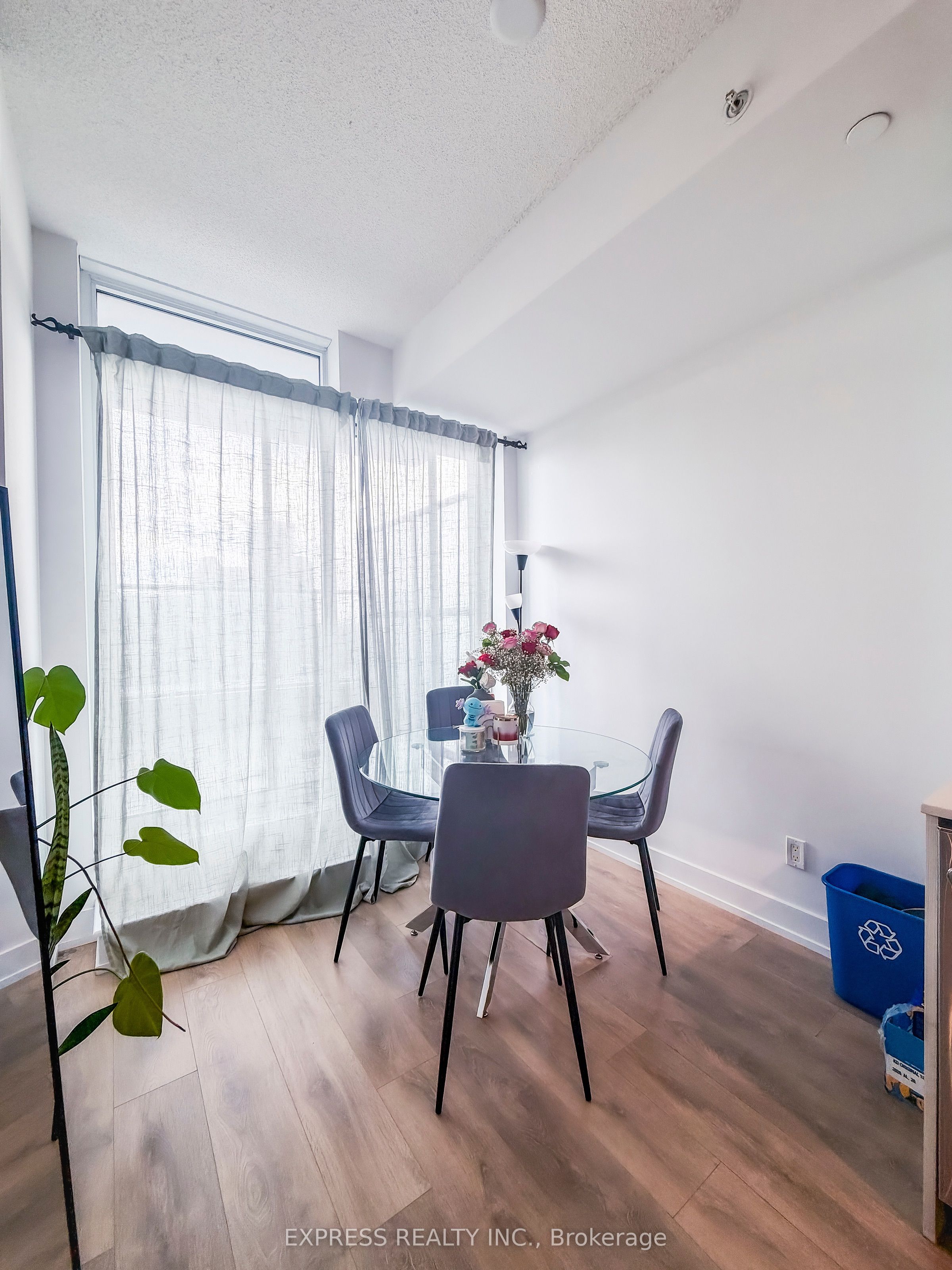 Unit 501 - 128 Fairview Mall Drive, North York 4