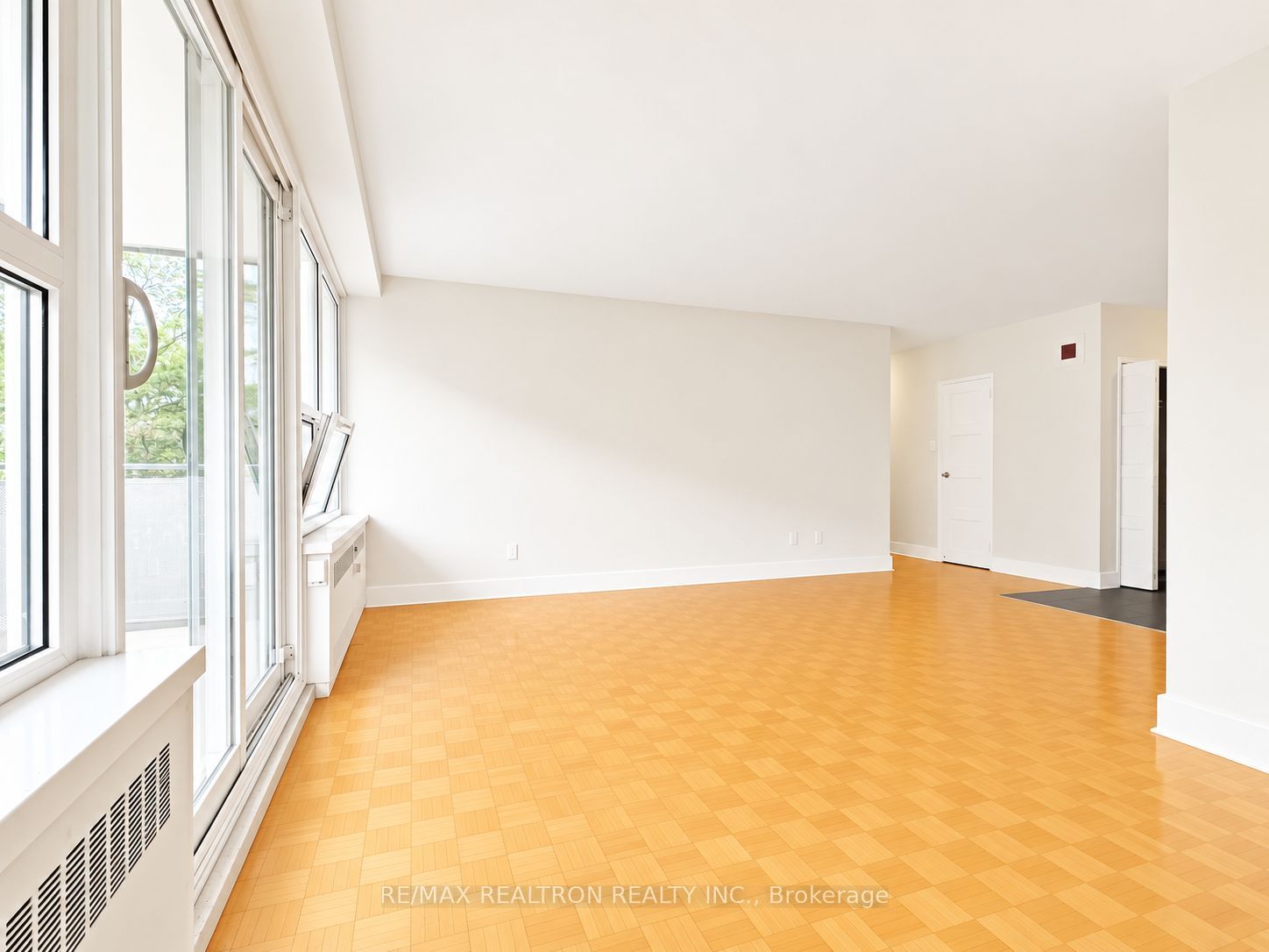 Unit 307 - 10 Shallmar Boulevard, Toronto 4