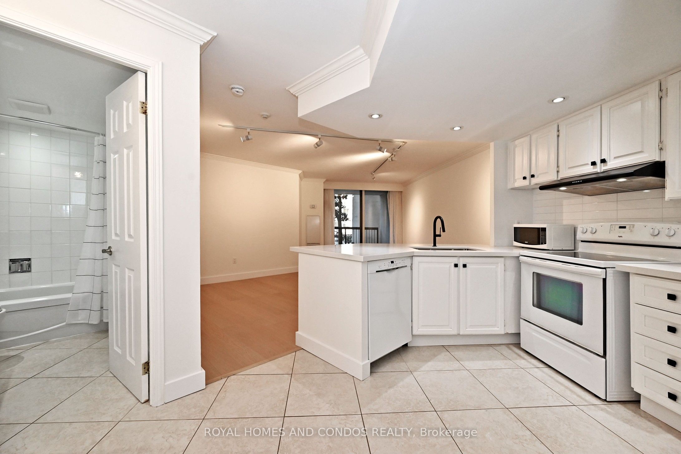 Unit 220 - 77 Maitland Place, Toronto 5