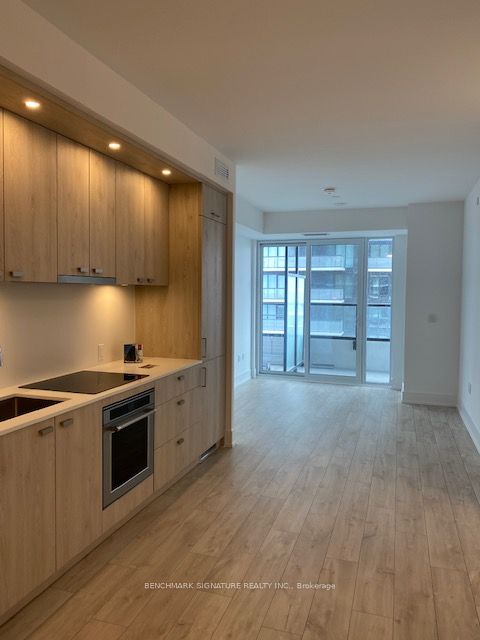 Unit 1806 - 10 Inn On The Park Drive, North York 2