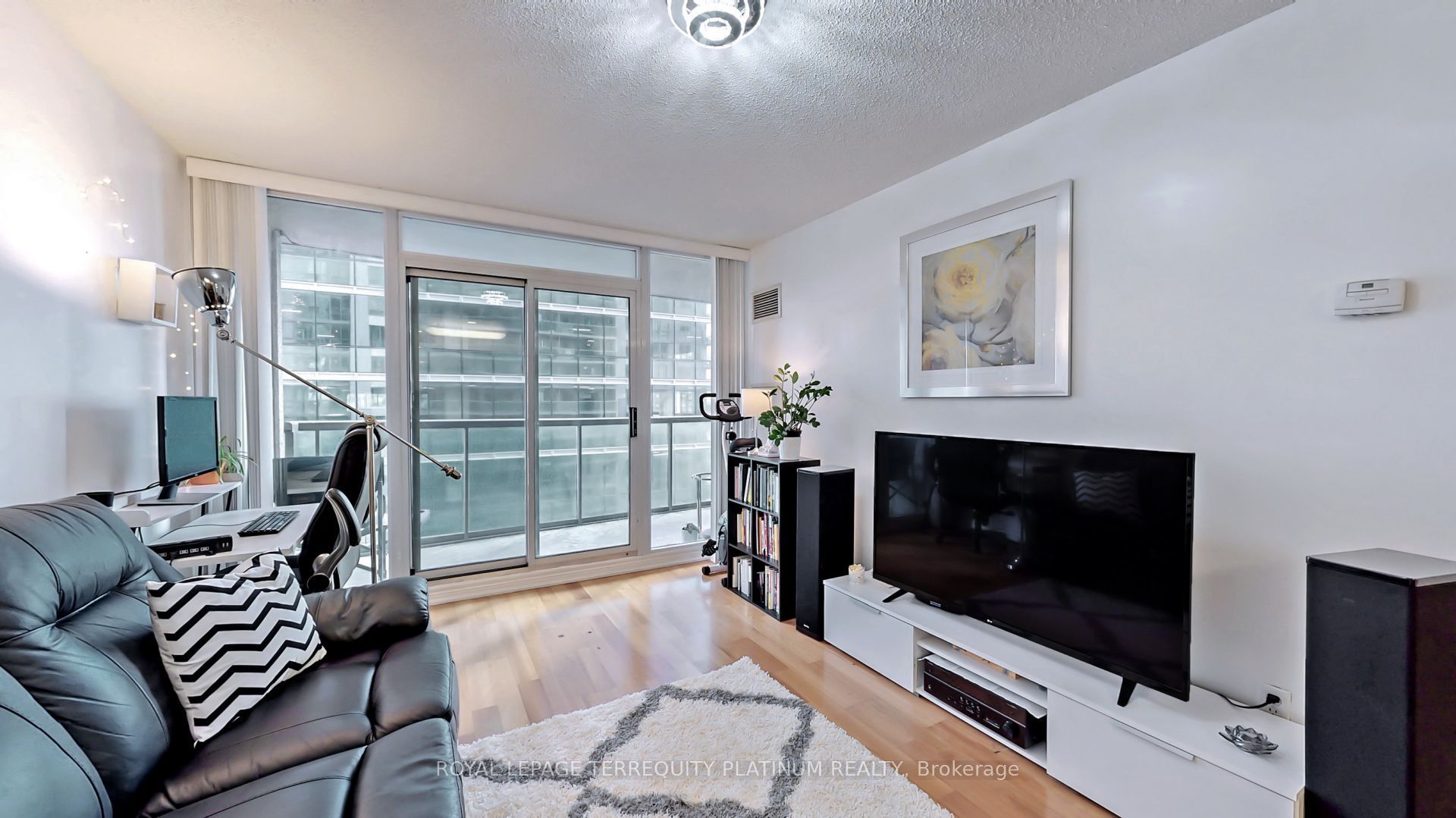 Unit 1907 - 30 Grand Trunk Crescent, Toronto 4