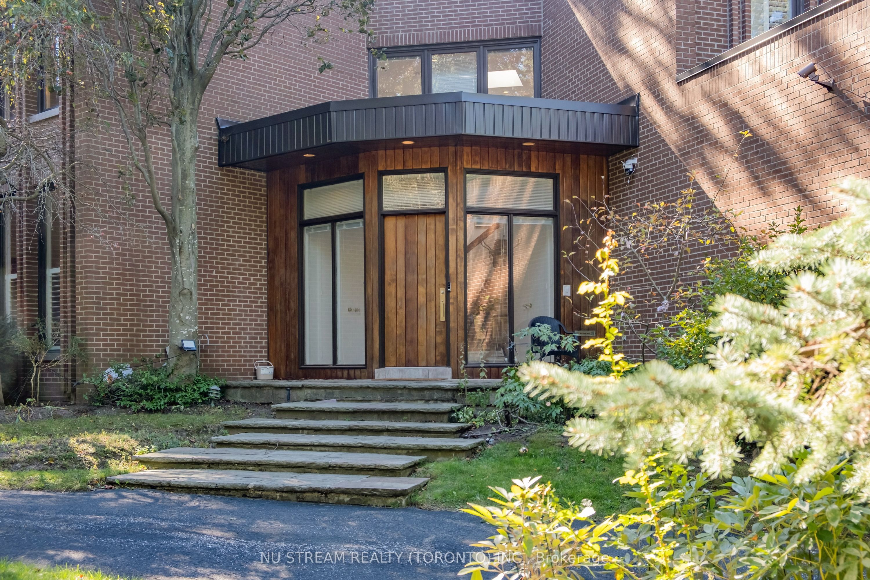 35 Penwood Crescent, North York 2