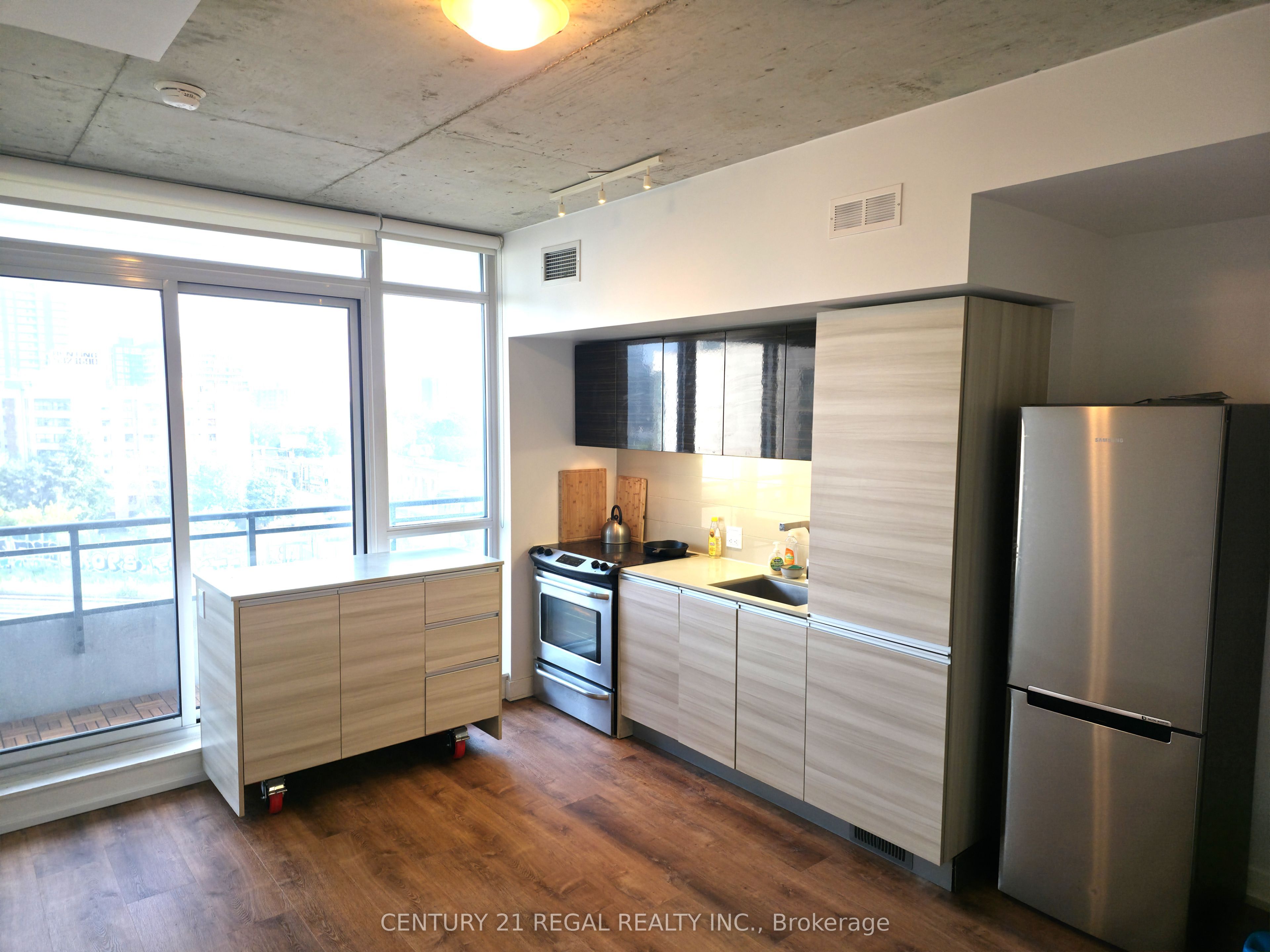 Unit 705 - 20 Minowan Miikan Lane, Toronto 4
